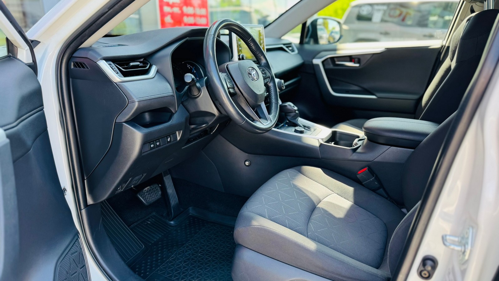 Toyota RAV4 2021 року, Універсал, Тойота Центр Тернопіль "Кристал Моторс", м.Тернопіль | Фото № 14 Toyota RAV4 2021 року з пробігом 115065 км, Універсал, Тойота Центр Тернопіль "Кристал Моторс", м.Тернопіль - 1365000 ГРН | Фото № 14