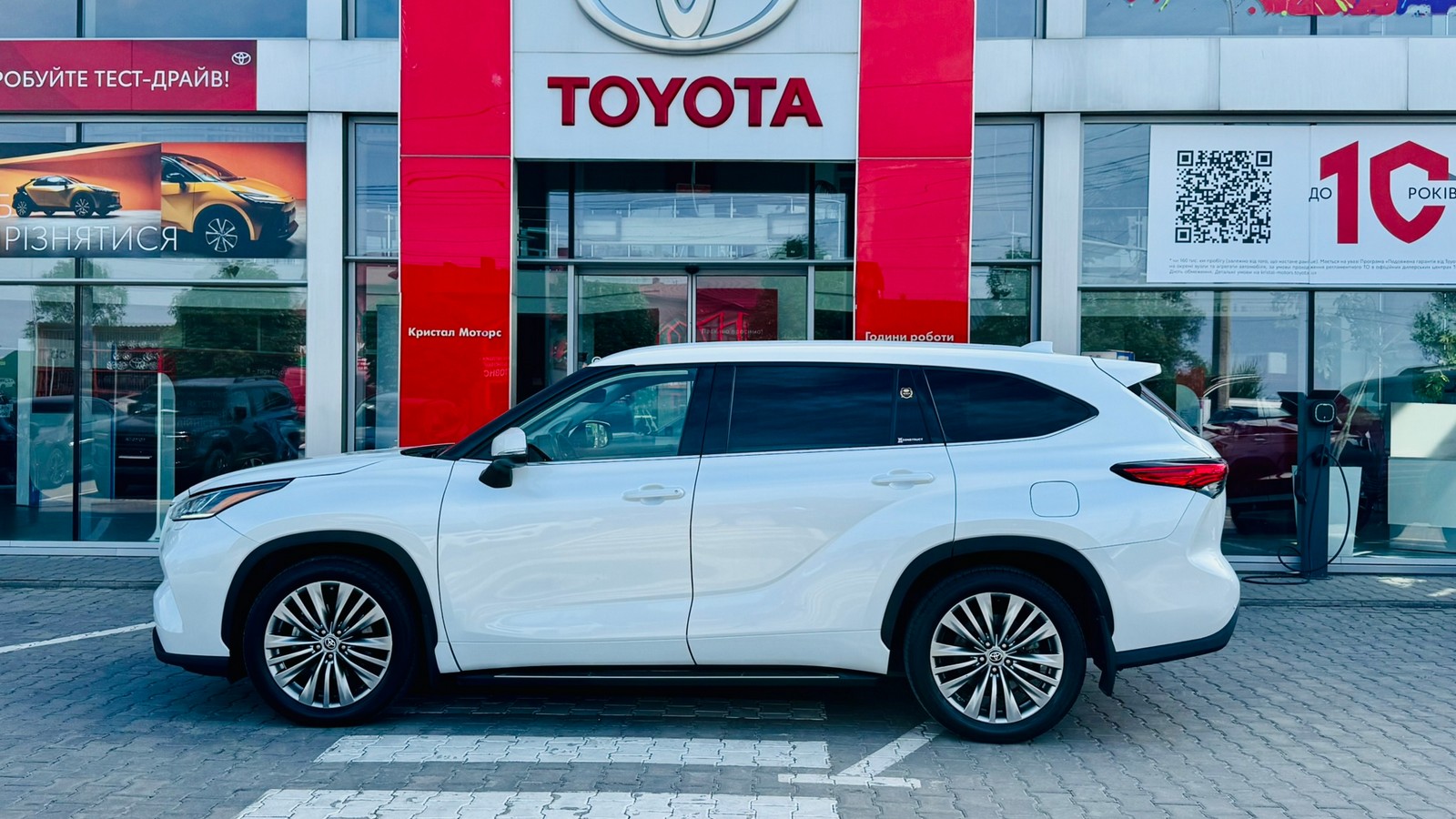 Toyota HIGHLANDER 2022 року, Універсал, Тойота Центр Тернопіль "Кристал Моторс", м.Тернопіль | Фото № 3 Toyota HIGHLANDER 2022 року з пробігом 74456 км, Універсал, Тойота Центр Тернопіль "Кристал Моторс", м.Тернопіль - 2070000 ГРН | Фото № 3