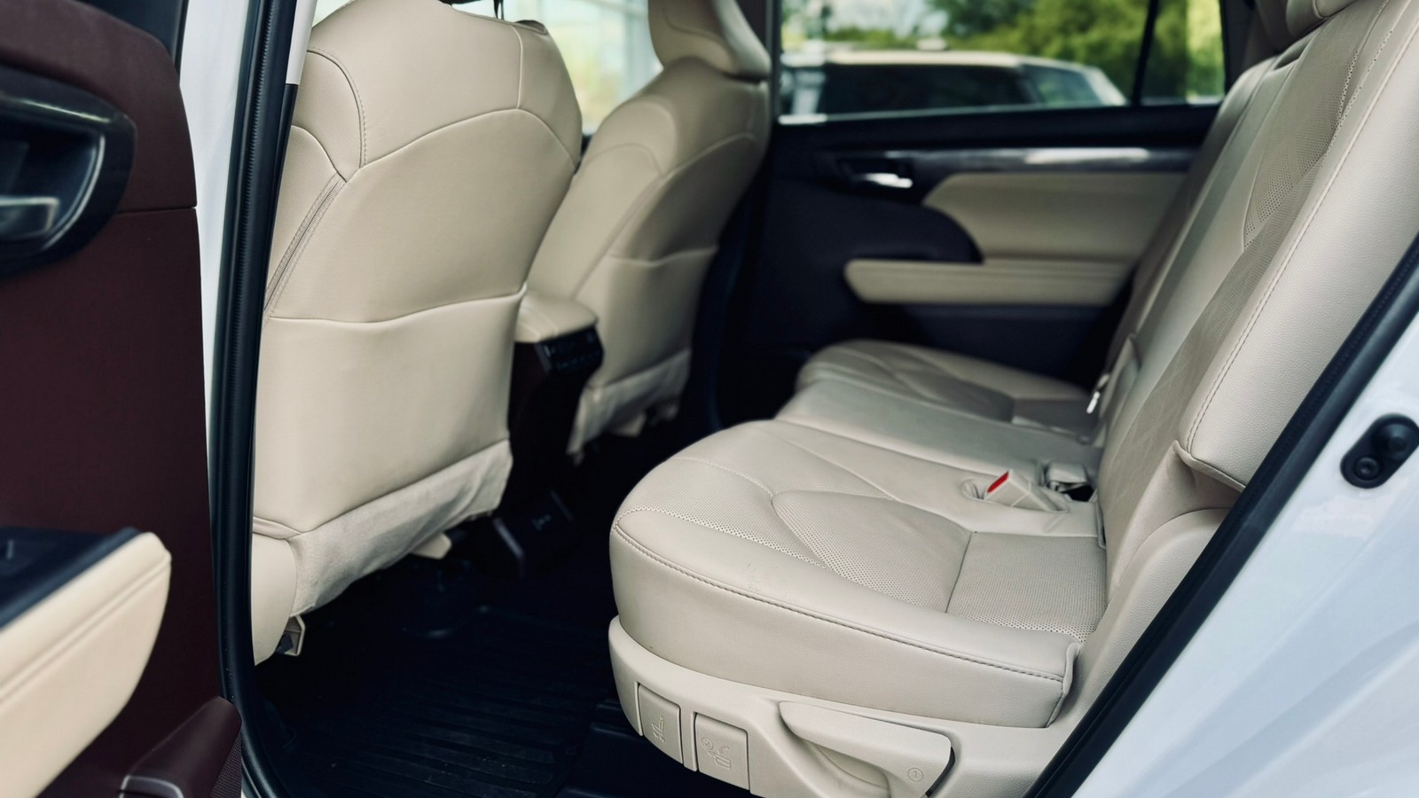 Toyota HIGHLANDER 2022 року, Універсал, Тойота Центр Тернопіль "Кристал Моторс", м.Тернопіль | Фото № 13 Toyota HIGHLANDER 2022 року з пробігом 74456 км, Універсал, Тойота Центр Тернопіль "Кристал Моторс", м.Тернопіль - 2070000 ГРН | Фото № 13