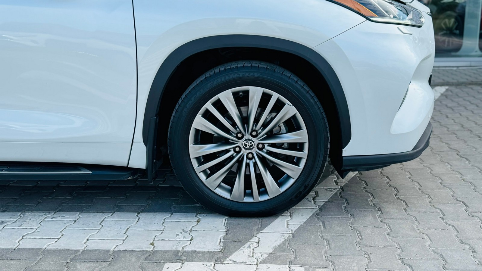 Toyota HIGHLANDER 2022 року, Універсал, Тойота Центр Тернопіль "Кристал Моторс", м.Тернопіль | Фото № 17 Toyota HIGHLANDER 2022 року з пробігом 74456 км, Універсал, Тойота Центр Тернопіль "Кристал Моторс", м.Тернопіль - 2070000 ГРН | Фото № 17