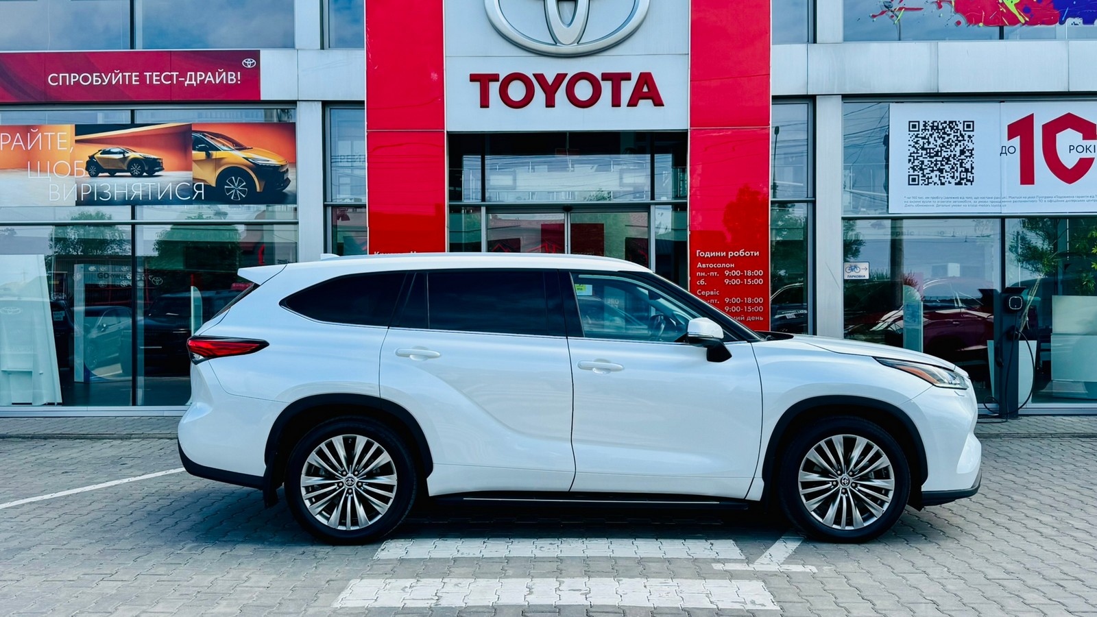 Toyota HIGHLANDER 2022 року, Універсал, Тойота Центр Тернопіль "Кристал Моторс", м.Тернопіль | Фото № 18 Toyota HIGHLANDER 2022 року з пробігом 74456 км, Універсал, Тойота Центр Тернопіль "Кристал Моторс", м.Тернопіль - 2070000 ГРН | Фото № 18