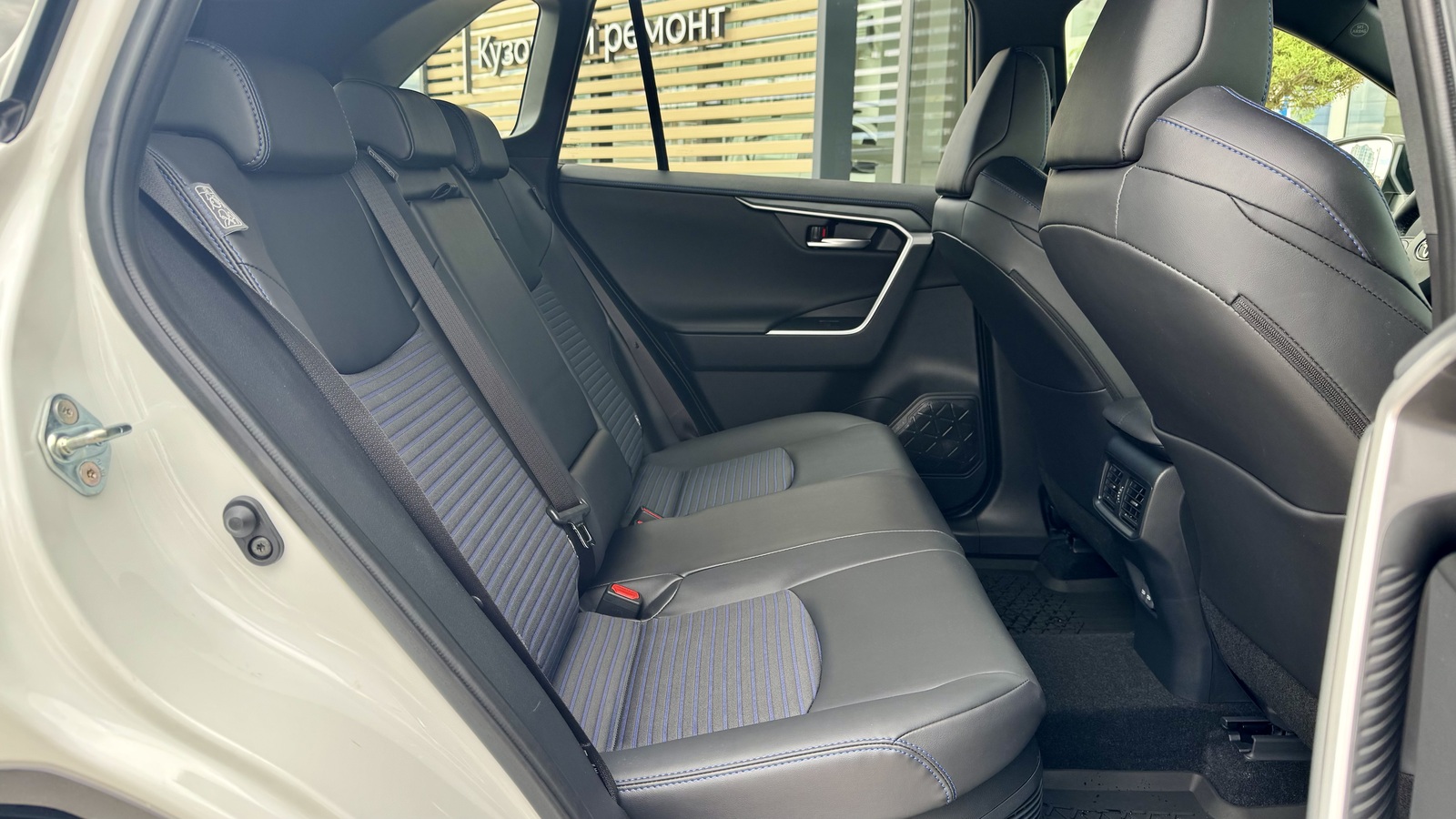 Toyota RAV4 2025 року, Універсал, Тойота Центр Чернігів "Соллі-Плюс", м.Чернігів | Фото № 7 Toyota RAV4 2025 року з пробігом 1970 км, Універсал, Тойота Центр Чернігів "Соллі-Плюс", м.Чернігів - 2050000 ГРН | Фото № 7