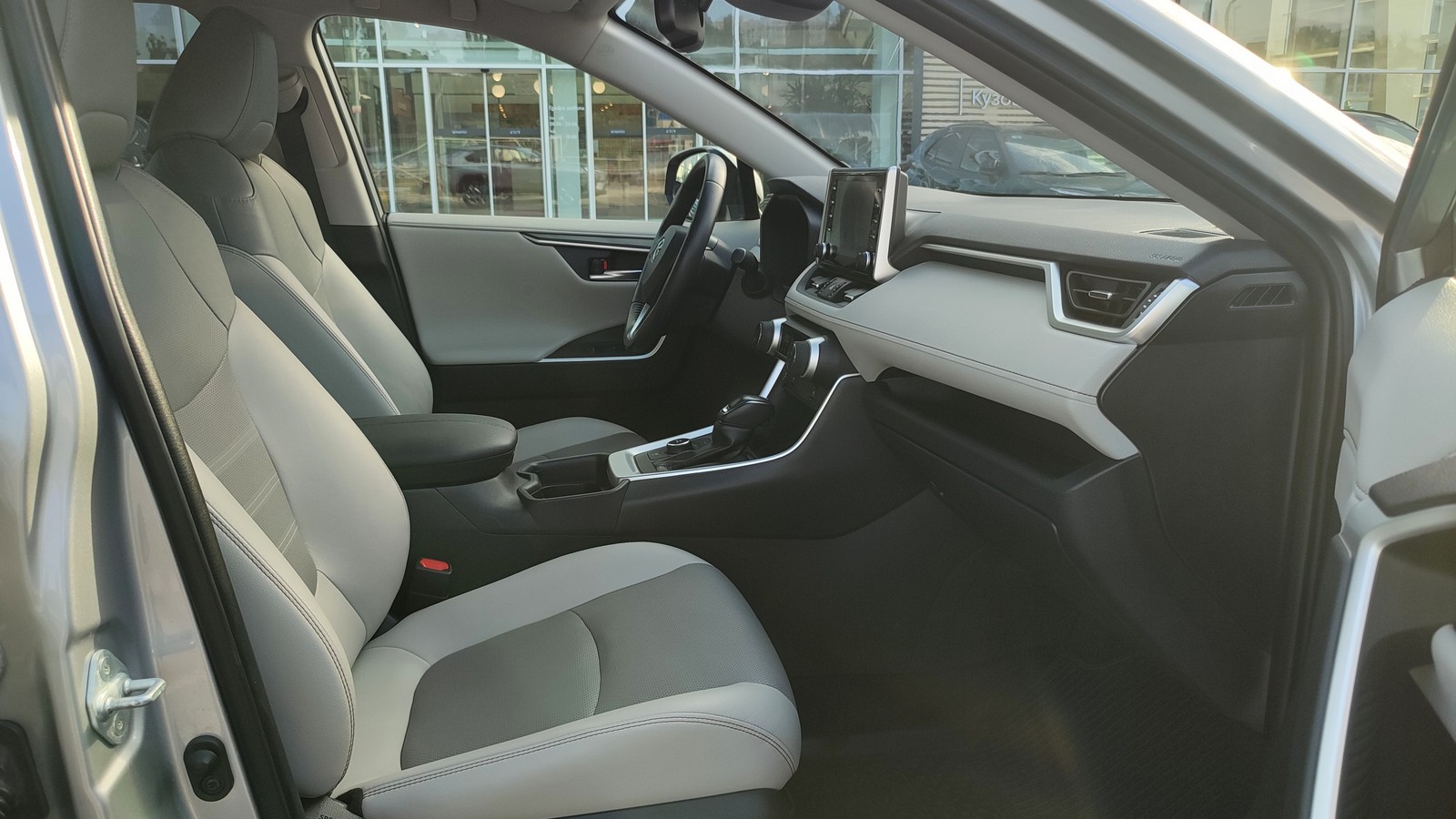 Toyota RAV4 2019 року, Універсал, Тойота Центр Київ "ВіДі Автострада", м.Київ | Фото № 6 Toyota RAV4 2019 року з пробігом 91570 км, Універсал, Тойота Центр Київ "ВіДі Автострада", м.Київ - 1475000 ГРН | Фото № 6