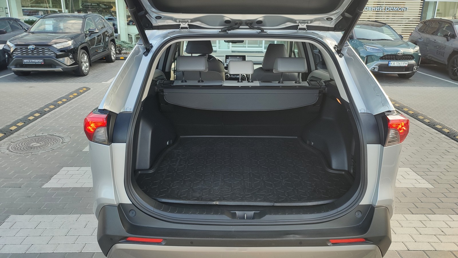 Toyota RAV4 2019 року, Універсал, Тойота Центр Київ "ВіДі Автострада", м.Київ | Фото № 10 Toyota RAV4 2019 року з пробігом 91570 км, Універсал, Тойота Центр Київ "ВіДі Автострада", м.Київ - 1475000 ГРН | Фото № 10
