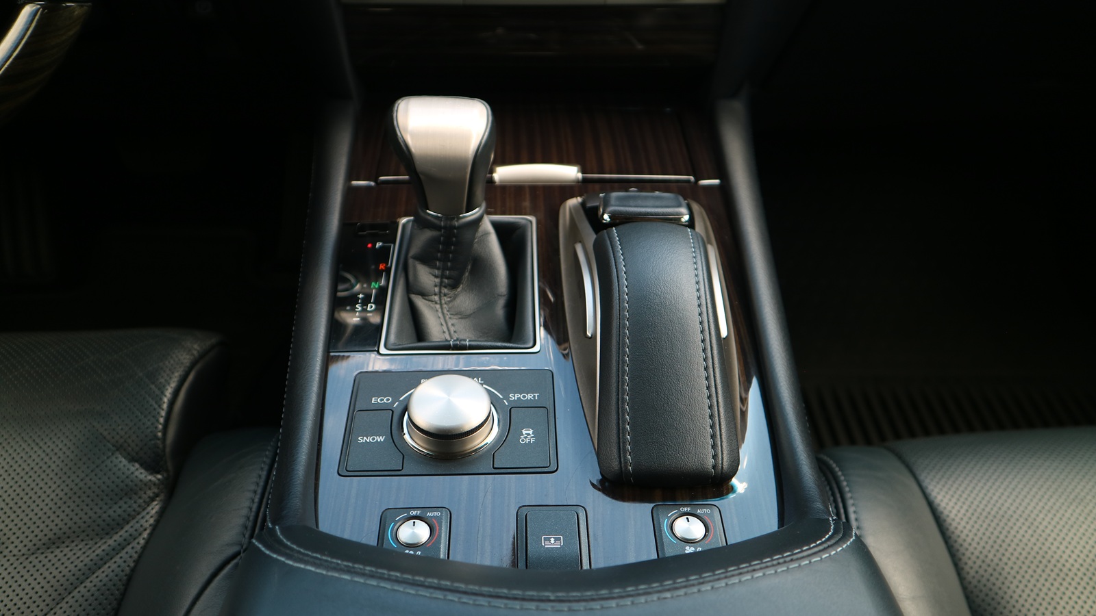 Lexus LS 2017 року з пробігом 172979 км, Седан, Тойота Центр Київ "Автосаміт Укравто Столичне", м.Київ - 1239000 ГРН | Фото № 20