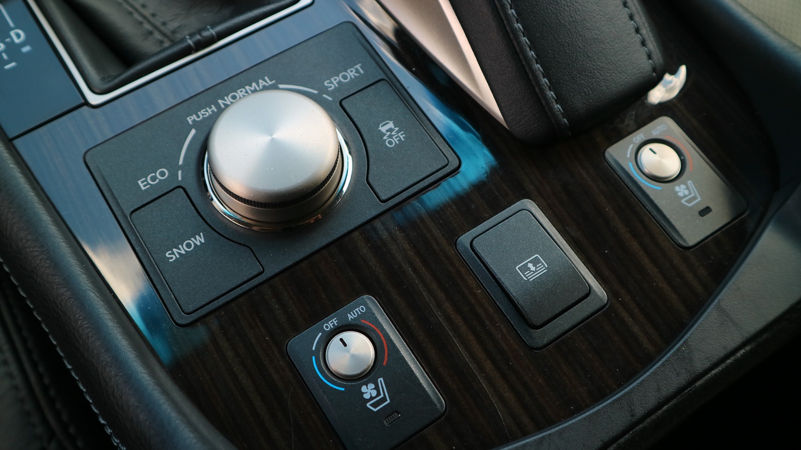 Lexus LS 2017 року з пробігом 172979 км, Седан, Тойота Центр Київ "Автосаміт Укравто Столичне", м.Київ - 1239000 ГРН | Фото № 22