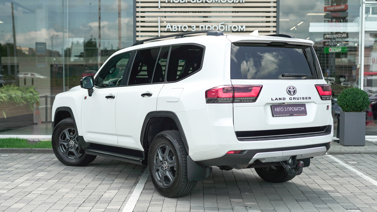 Toyota LAND CRUISER 2023 року, Універсал, Тойота Центр Львів "Діамант", м.Львів | Фото № 2 Toyota LAND CRUISER 2023 року з пробігом 54960 км, Універсал, Тойота Центр Львів "Діамант", м.Львів - 3608000 ГРН | Фото № 2