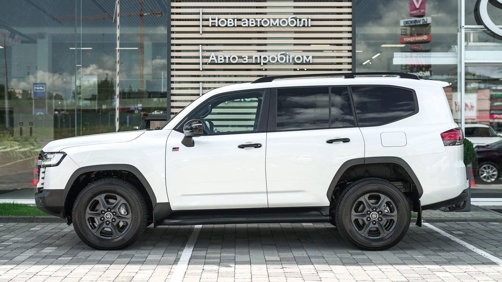 Toyota LAND CRUISER 2023 року, Універсал, Тойота Центр Львів "Діамант", м.Львів | Фото № 3 Toyota LAND CRUISER 2023 року з пробігом 54960 км, Універсал, Тойота Центр Львів "Діамант", м.Львів - 3608000 ГРН | Фото № 3