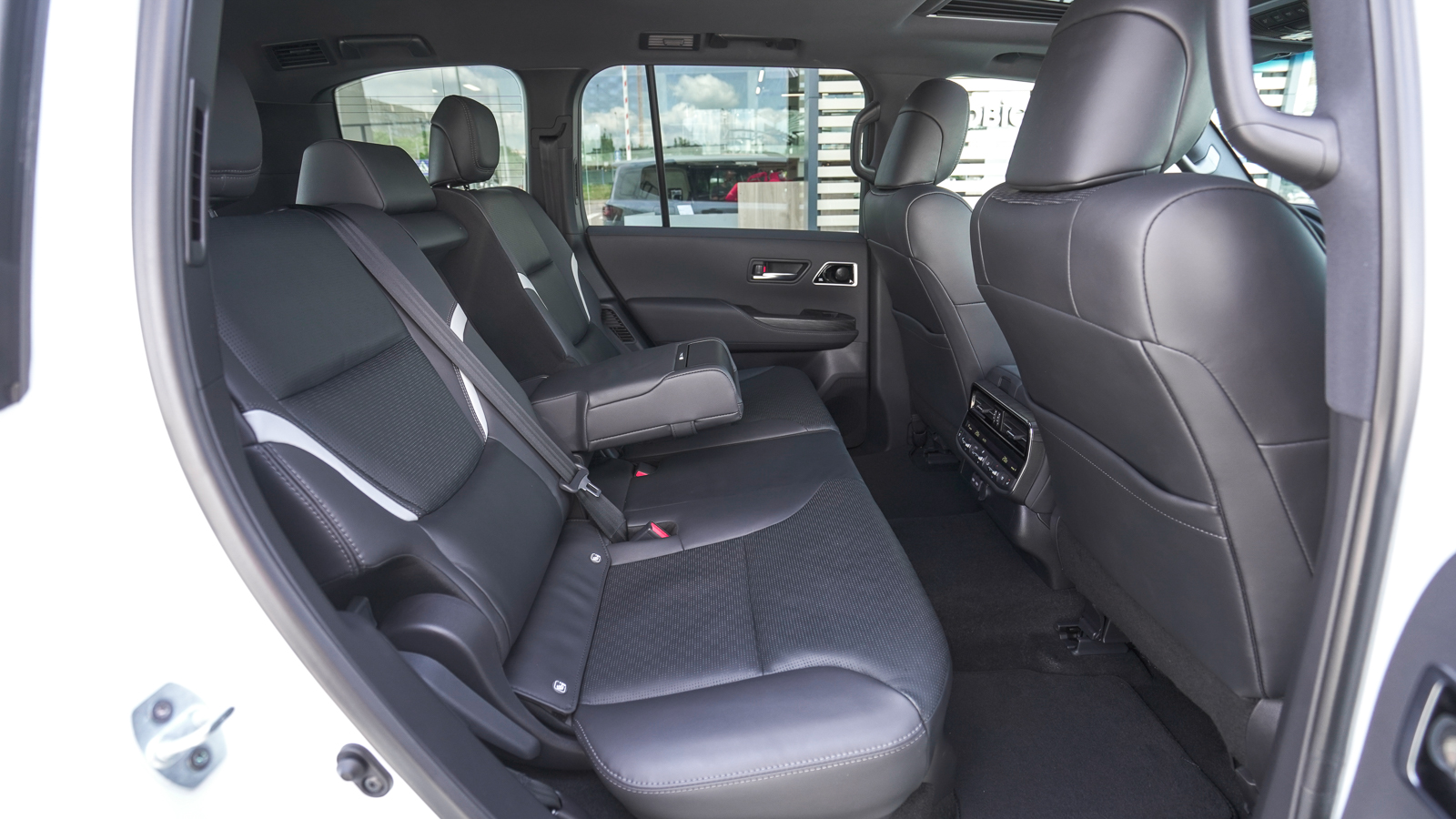 Toyota LAND CRUISER 2023 року, Універсал, Тойота Центр Львів "Діамант", м.Львів | Фото № 7 Toyota LAND CRUISER 2023 року з пробігом 54960 км, Універсал, Тойота Центр Львів "Діамант", м.Львів - 3608000 ГРН | Фото № 7