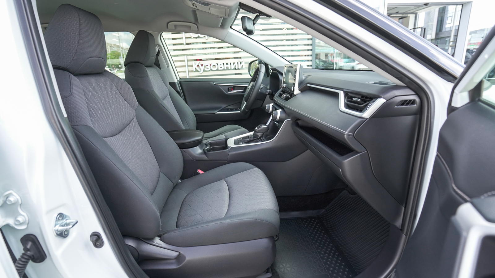 Toyota RAV4 2019 року, Універсал, Тойота Центр Львів "Діамант", м.Львів | Фото № 6 Toyota RAV4 2019 року з пробігом 67293 км, Універсал, Тойота Центр Львів "Діамант", м.Львів - 1398100 ГРН | Фото № 6