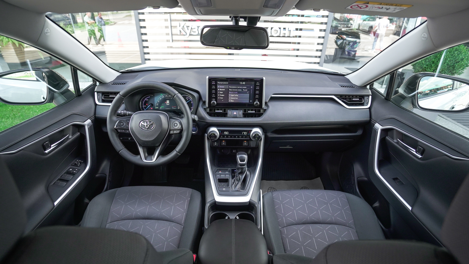 Toyota RAV4 2019 року, Універсал, Тойота Центр Львів "Діамант", м.Львів | Фото № 8 Toyota RAV4 2019 року з пробігом 67293 км, Універсал, Тойота Центр Львів "Діамант", м.Львів - 1398100 ГРН | Фото № 8