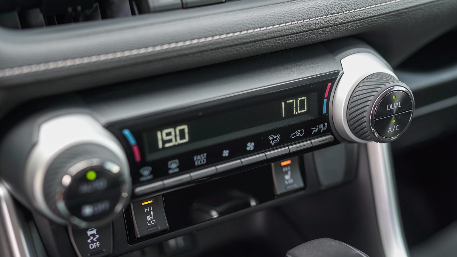 Toyota RAV4 2019 року, Універсал, Тойота Центр Львів "Діамант", м.Львів | Фото № 26 Toyota RAV4 2019 року з пробігом 67293 км, Універсал, Тойота Центр Львів "Діамант", м.Львів - 1398100 ГРН | Фото № 26