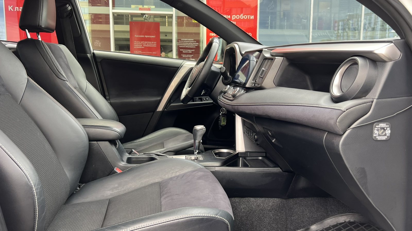 Toyota RAV4 2015 року, Універсал, Тойота Центр Івано-Франківськ "Класик-Авто", м.Івано-Франківськ | Фото № 6 Toyota RAV4 2015 року з пробігом 131820 км, Універсал, Тойота Центр Івано-Франківськ "Класик-Авто", м.Івано-Франківськ - 853100 ГРН | Фото № 6