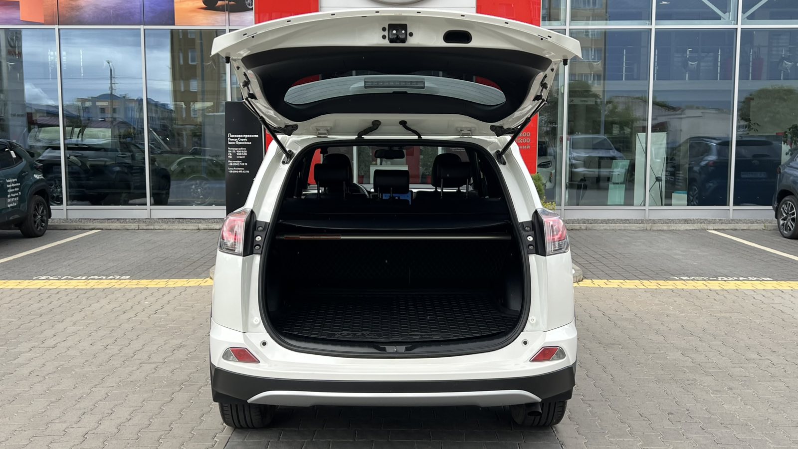 Toyota RAV4 2015 року, Універсал, Тойота Центр Івано-Франківськ "Класик-Авто", м.Івано-Франківськ | Фото № 10 Toyota RAV4 2015 року з пробігом 131820 км, Універсал, Тойота Центр Івано-Франківськ "Класик-Авто", м.Івано-Франківськ - 853100 ГРН | Фото № 10