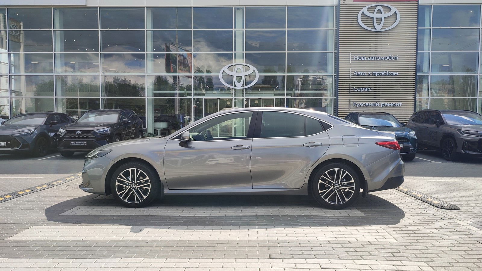 Toyota CAMRY 2026 року, Седан, Тойота Центр Київ "ВіДі Автострада", м.Київ | Фото № 3 Toyota CAMRY 2026 року з пробігом 1568 км, Седан, Тойота Центр Київ "ВіДі Автострада", м.Київ - 2348000 ГРН | Фото № 3
