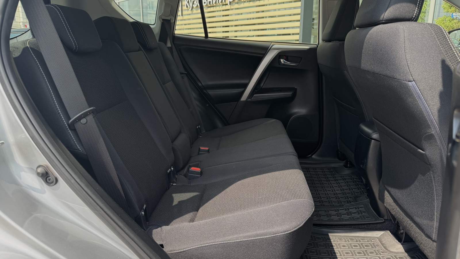 Toyota RAV4 2018 року, Універсал, Тойота Центр Чернігів "Соллі-Плюс", м.Чернігів | Фото № 7 Toyota RAV4 2018 року з пробігом 127122 км, Універсал, Тойота Центр Чернігів "Соллі-Плюс", м.Чернігів - 945000 ГРН | Фото № 7