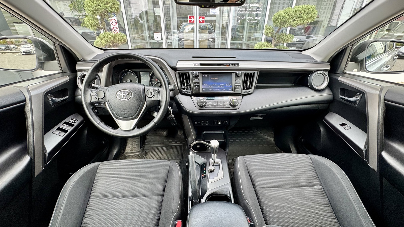 Toyota RAV4 2018 року, Універсал, Тойота Центр Чернігів "Соллі-Плюс", м.Чернігів | Фото № 8 Toyota RAV4 2018 року з пробігом 127122 км, Універсал, Тойота Центр Чернігів "Соллі-Плюс", м.Чернігів - 945000 ГРН | Фото № 8