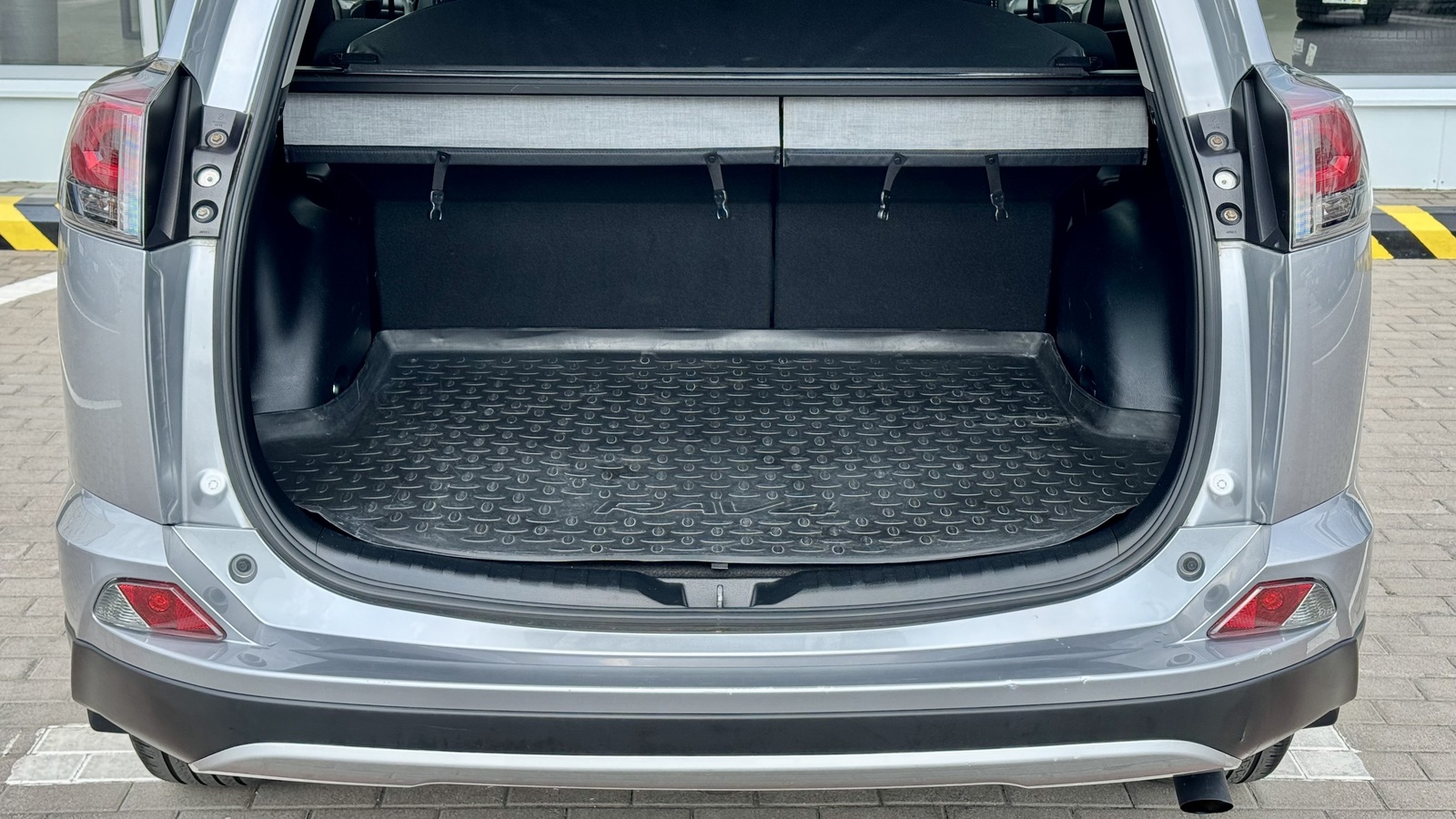 Toyota RAV4 2018 року, Універсал, Тойота Центр Чернігів "Соллі-Плюс", м.Чернігів | Фото № 10 Toyota RAV4 2018 року з пробігом 127122 км, Універсал, Тойота Центр Чернігів "Соллі-Плюс", м.Чернігів - 945000 ГРН | Фото № 10