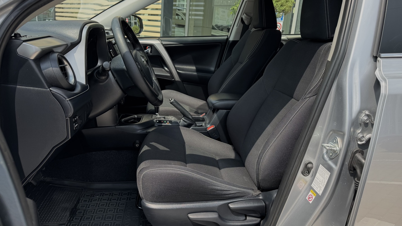 Toyota RAV4 2018 року, Універсал, Тойота Центр Чернігів "Соллі-Плюс", м.Чернігів | Фото № 12 Toyota RAV4 2018 року з пробігом 127122 км, Універсал, Тойота Центр Чернігів "Соллі-Плюс", м.Чернігів - 945000 ГРН | Фото № 12