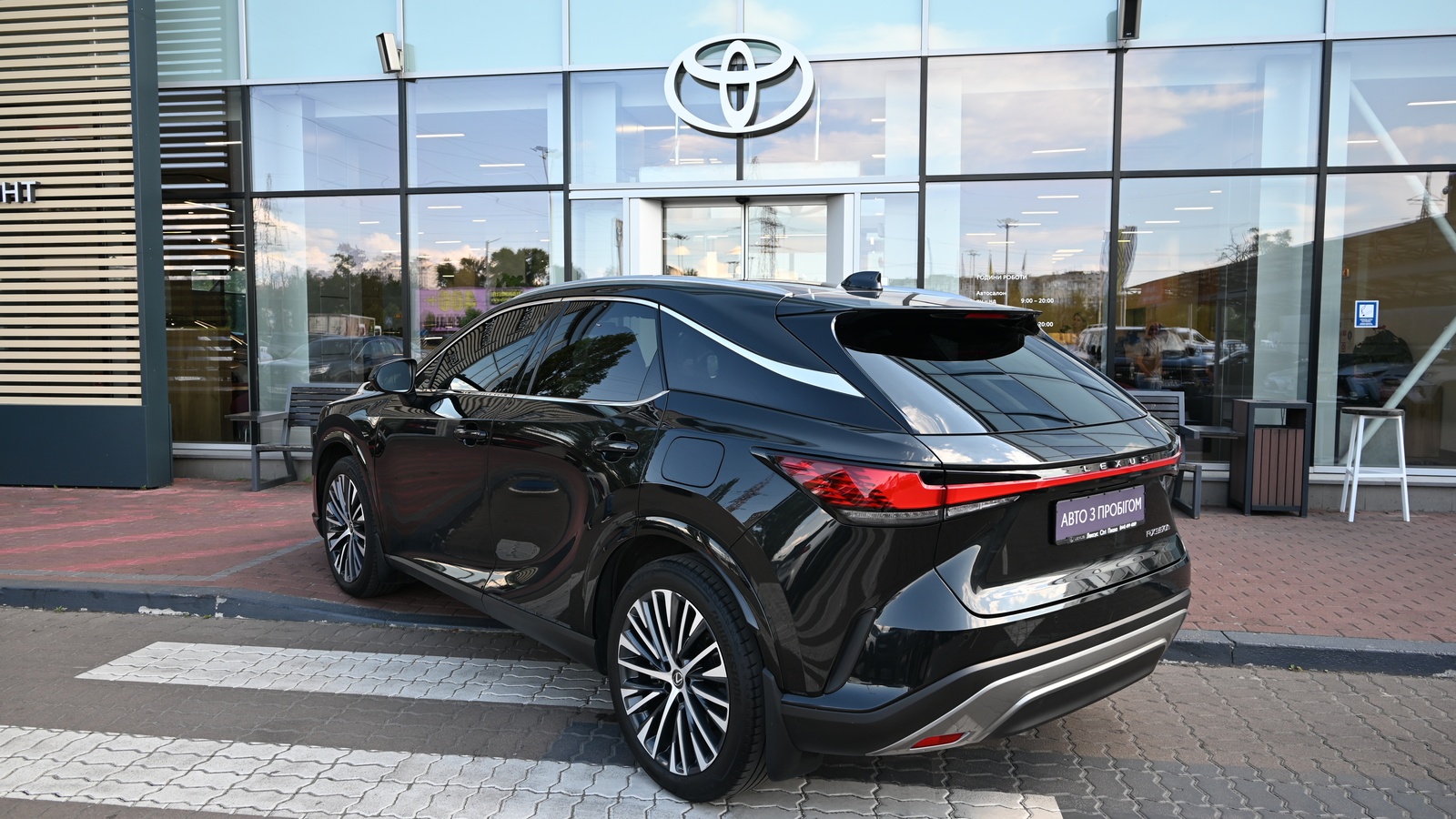 Lexus RX 350h 2023 року з пробігом 51836 км, Універсал, Тойота Центр Київ "Сіті Плаза", м.Київ - 3300400 ГРН | Фото № 2