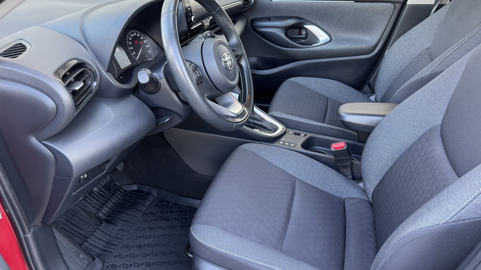 Toyota YARIS 2021 року, Хетчбек, Тойота Центр Київ "Автосаміт Укравто", м.Київ | Фото № 12 Toyota YARIS 2021 року з пробігом 23645 км, Хетчбек, Тойота Центр Київ "Автосаміт Укравто", м.Київ - 1150000 ГРН | Фото № 12