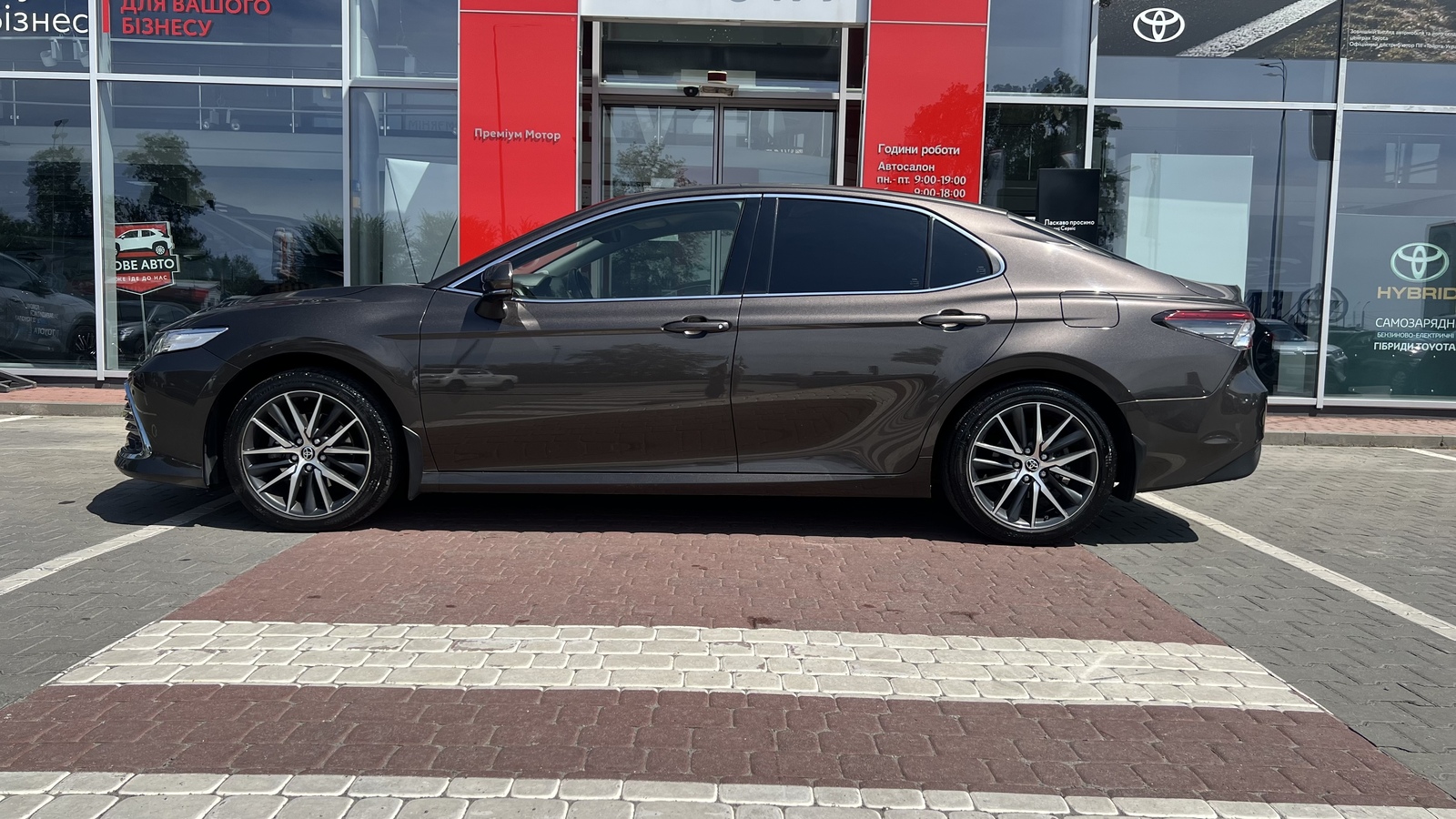 Toyota CAMRY 2022 року, Седан, Тойота Центр Вінниця "Преміум Мотор", м.Вінниця | Фото № 3 Toyota CAMRY 2022 року з пробігом 87000 км, Седан, Тойота Центр Вінниця "Преміум Мотор", м.Вінниця - 1600000 ГРН | Фото № 3