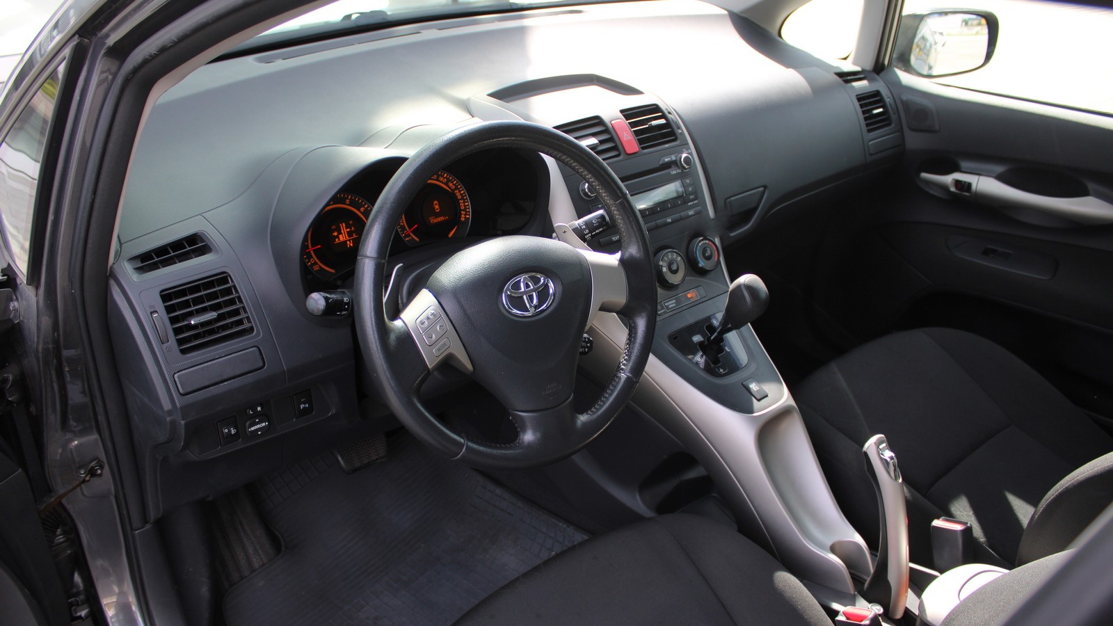Toyota AURIS 2008 року, Хетчбек, Тойота Центр Черкаси "Мотор Сіті", м.Черкаси | Фото № 11 Toyota AURIS 2008 року з пробігом 155979 км, Хетчбек, Тойота Центр Черкаси "Мотор Сіті", м.Черкаси - 267000 ГРН | Фото № 11