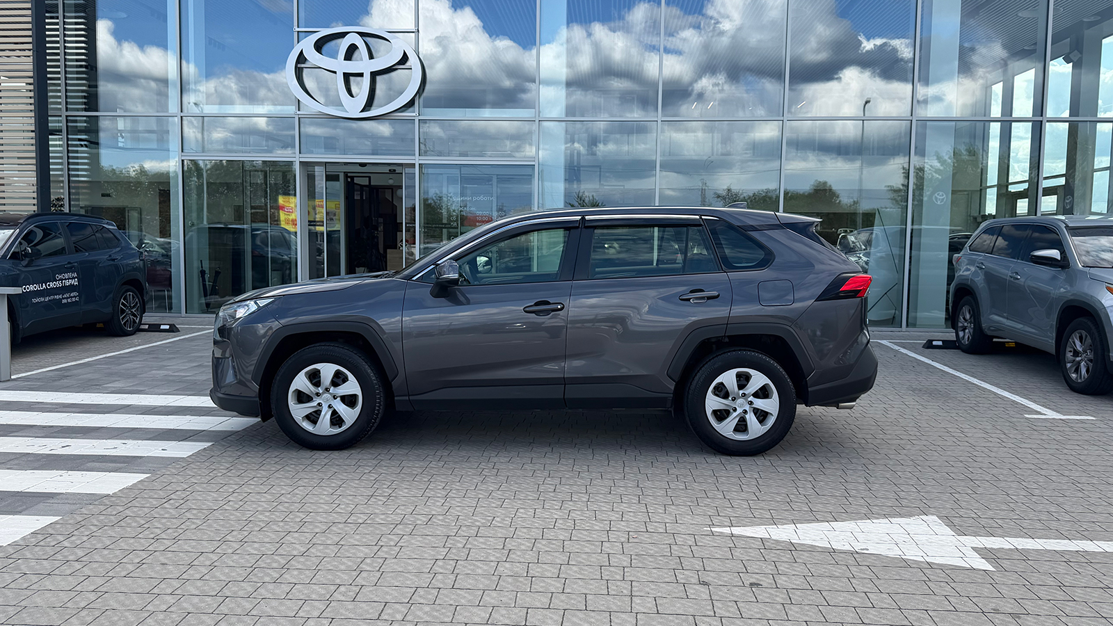 Toyota RAV4 2020 року, Універсал, Тойота Центр Рівне "Агат Авто", м.Рівне | Фото № 3 Toyota RAV4 2020 року з пробігом 151209 км, Універсал, Тойота Центр Рівне "Агат Авто", м.Рівне - 965350 ГРН | Фото № 3