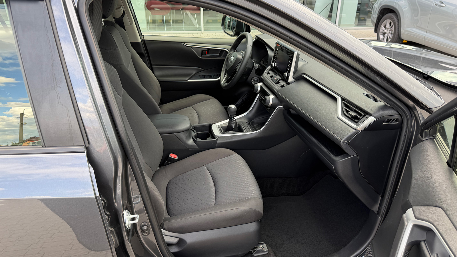 Toyota RAV4 2020 року, Універсал, Тойота Центр Рівне "Агат Авто", м.Рівне | Фото № 6 Toyota RAV4 2020 року з пробігом 151209 км, Універсал, Тойота Центр Рівне "Агат Авто", м.Рівне - 965350 ГРН | Фото № 6
