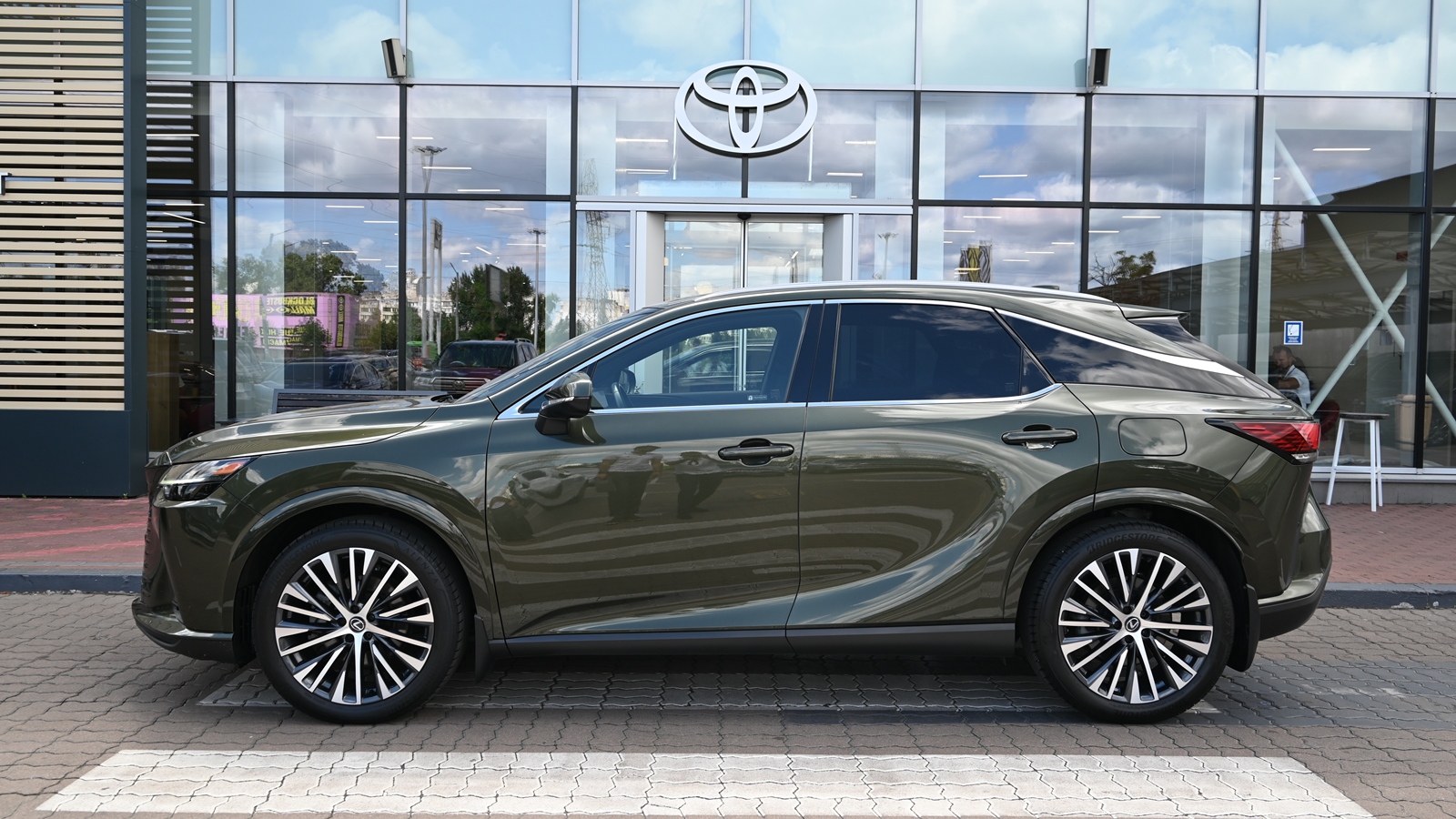 Lexus RX 2023 року з пробігом 46386 км, Універсал, Тойота Центр Київ "Сіті Плаза", м.Київ - 3017250 ГРН | Фото № 3