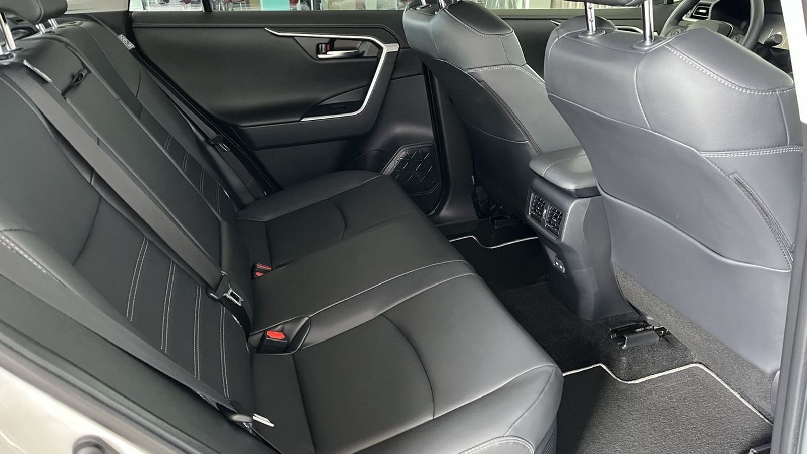 Toyota RAV4 2025 року, Універсал, Тойота Центр Хмельницький "Гранд Мотор", м.Хмельницький | Фото № 7 Toyota RAV4 2025 року з пробігом 13461 км, Універсал, Тойота Центр Хмельницький "Гранд Мотор", м.Хмельницький - 1920000 ГРН | Фото № 7