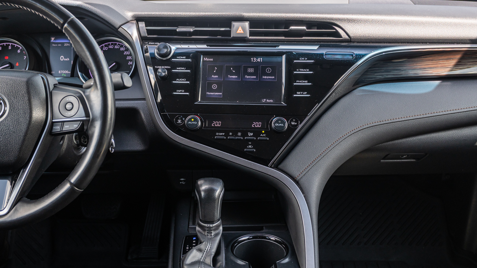 Toyota CAMRY 2019 року, Седан, Тойота Центр Дніпро "Алмаз Мотор" на Запорізькому шосе, м.Дніпро | Фото № 13 Toyota CAMRY 2019 року з пробігом 87001 км, Седан, Тойота Центр Дніпро "Алмаз Мотор" на Запорізькому шосе, м.Дніпро - 1012500 ГРН | Фото № 13