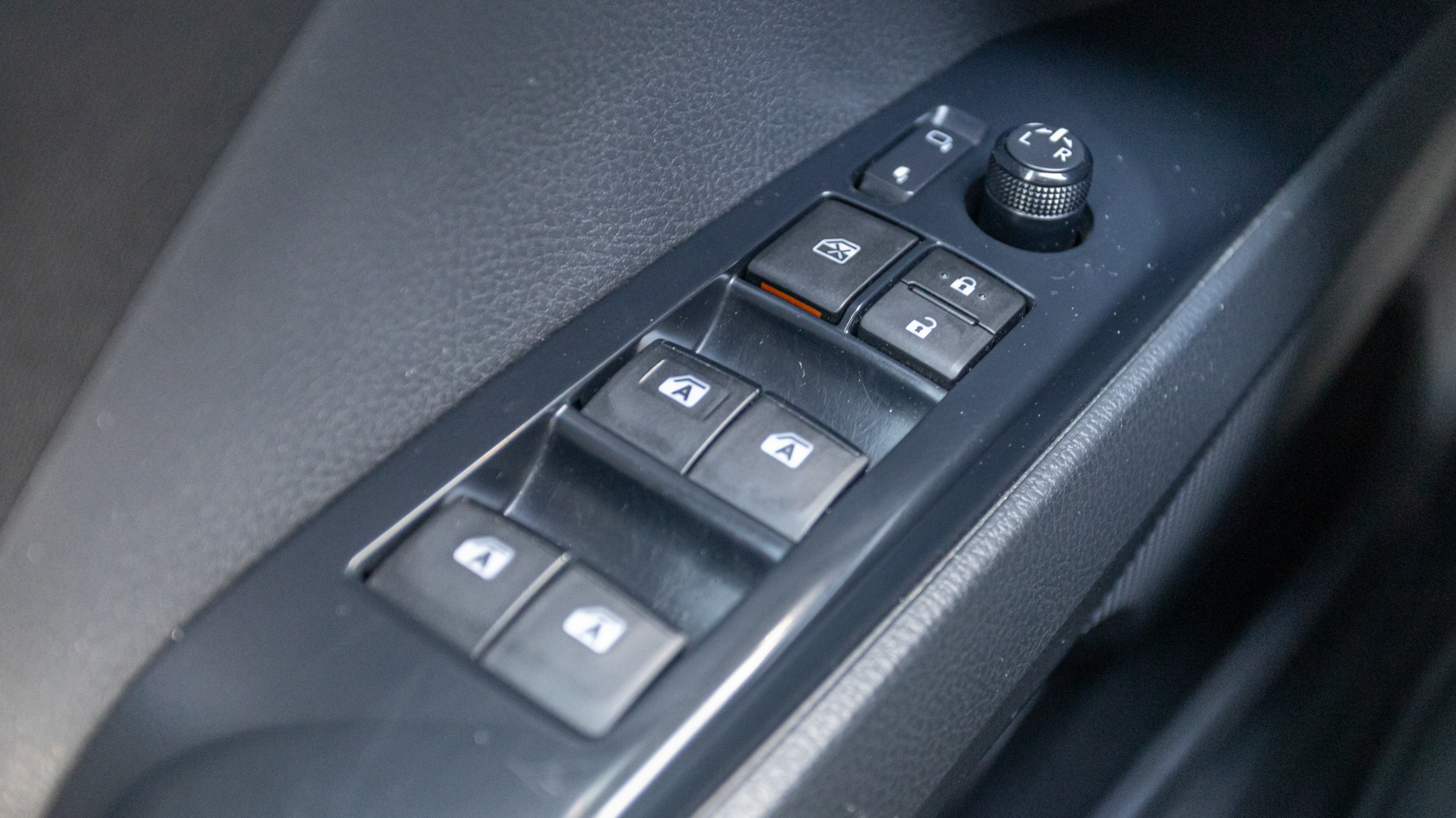 Toyota CAMRY 2019 року, Седан, Тойота Центр Дніпро "Алмаз Мотор" на Запорізькому шосе, м.Дніпро | Фото № 20 Toyota CAMRY 2019 року з пробігом 87001 км, Седан, Тойота Центр Дніпро "Алмаз Мотор" на Запорізькому шосе, м.Дніпро - 1012500 ГРН | Фото № 20