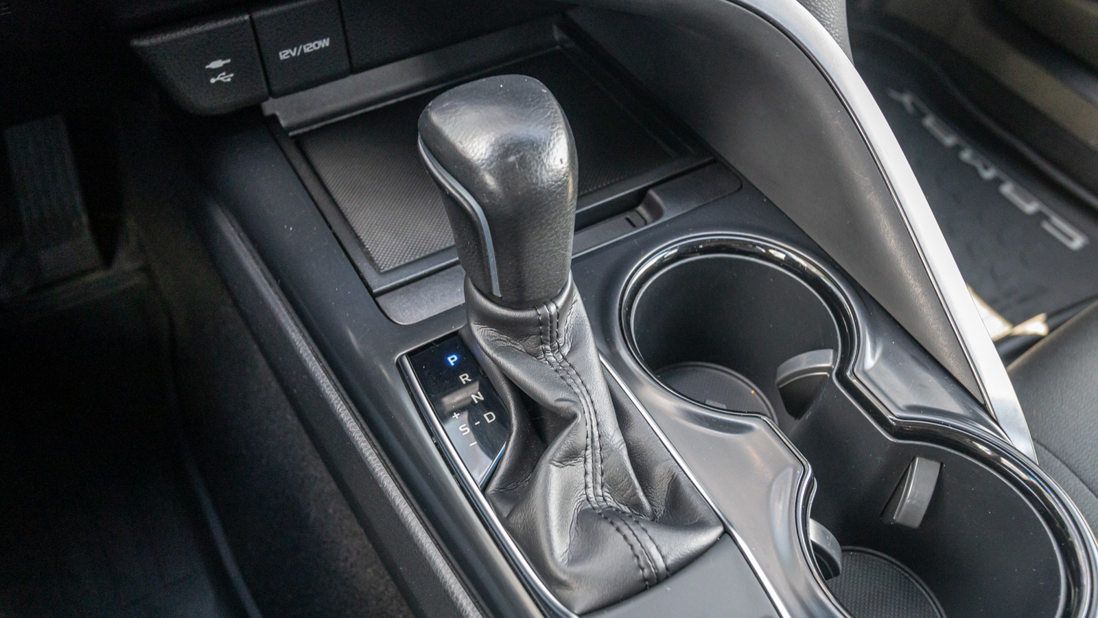 Toyota CAMRY 2019 року, Седан, Тойота Центр Дніпро "Алмаз Мотор" на Запорізькому шосе, м.Дніпро | Фото № 26 Toyota CAMRY 2019 року з пробігом 87001 км, Седан, Тойота Центр Дніпро "Алмаз Мотор" на Запорізькому шосе, м.Дніпро - 1012500 ГРН | Фото № 26