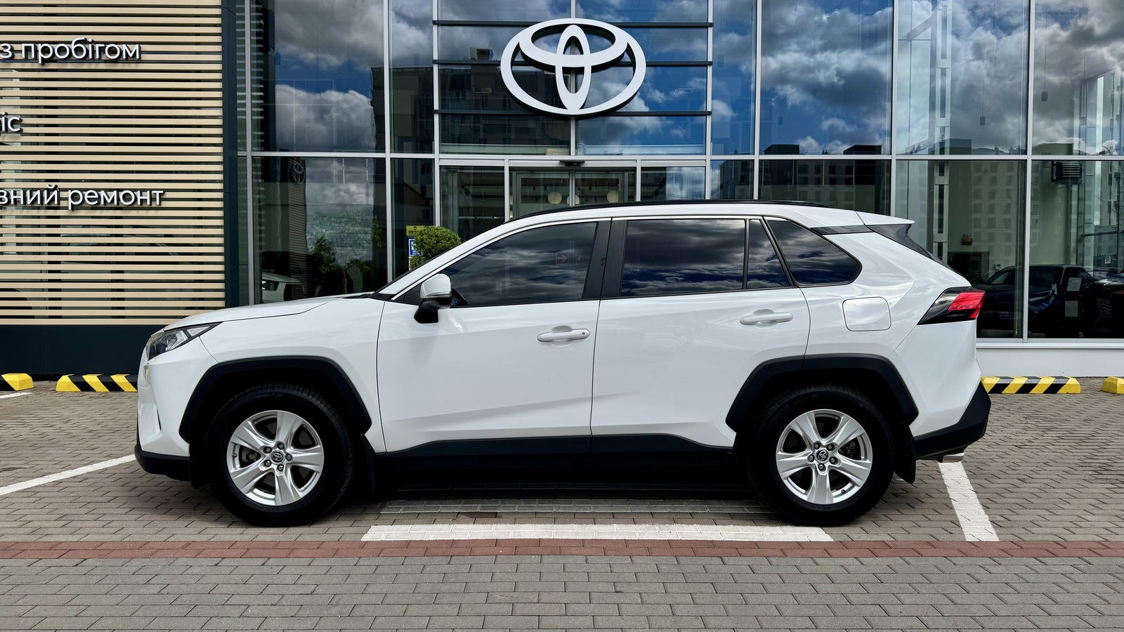 Toyota RAV4 2020 року з пробігом 158812 км, Універсал, Тойота Центр Чернігів "Соллі-Плюс", м.Чернігів - 1080000 ГРН | Фото № 3