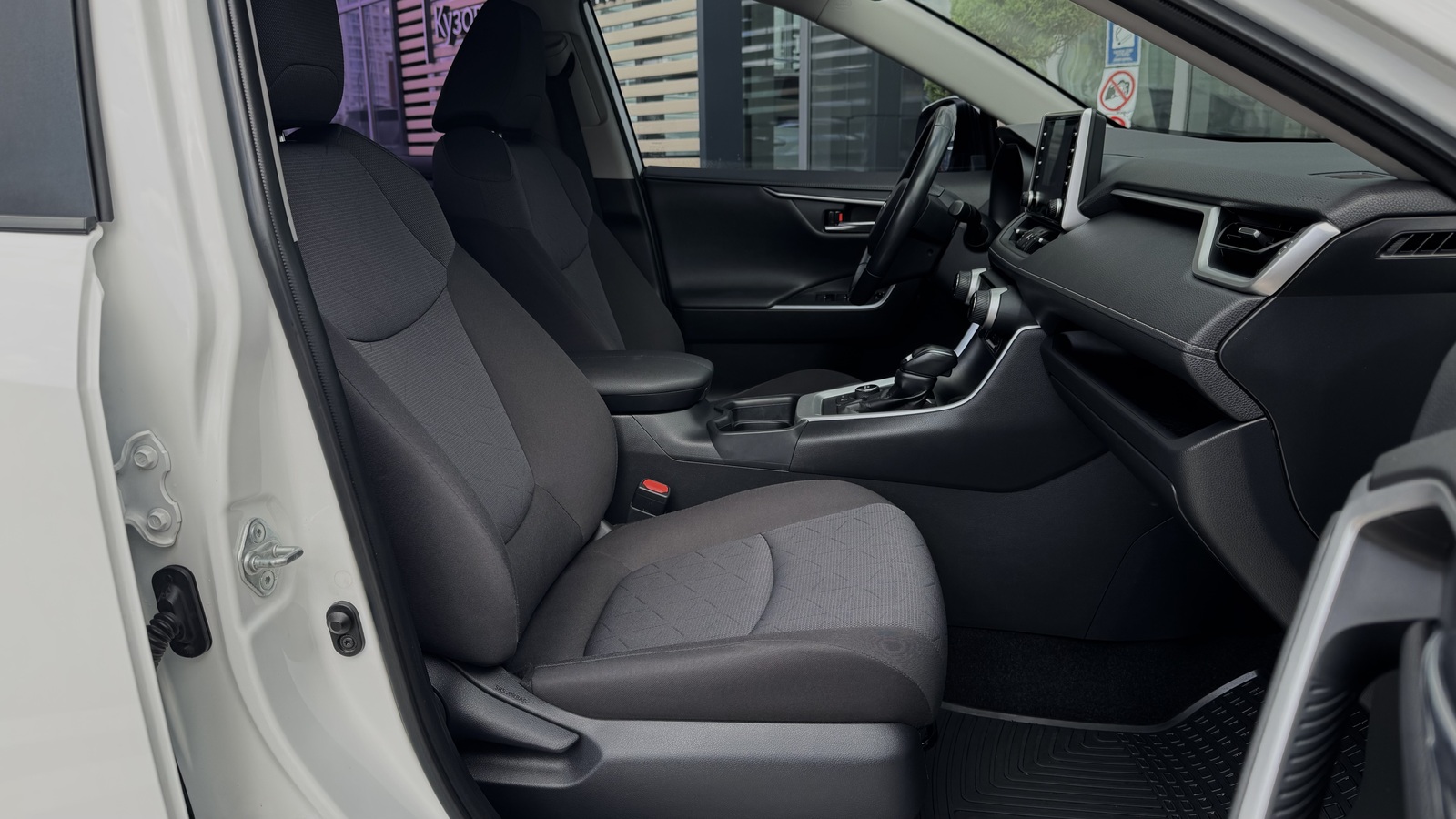 Toyota RAV4 2020 року з пробігом 158812 км, Універсал, Тойота Центр Чернігів "Соллі-Плюс", м.Чернігів - 1080000 ГРН | Фото № 6