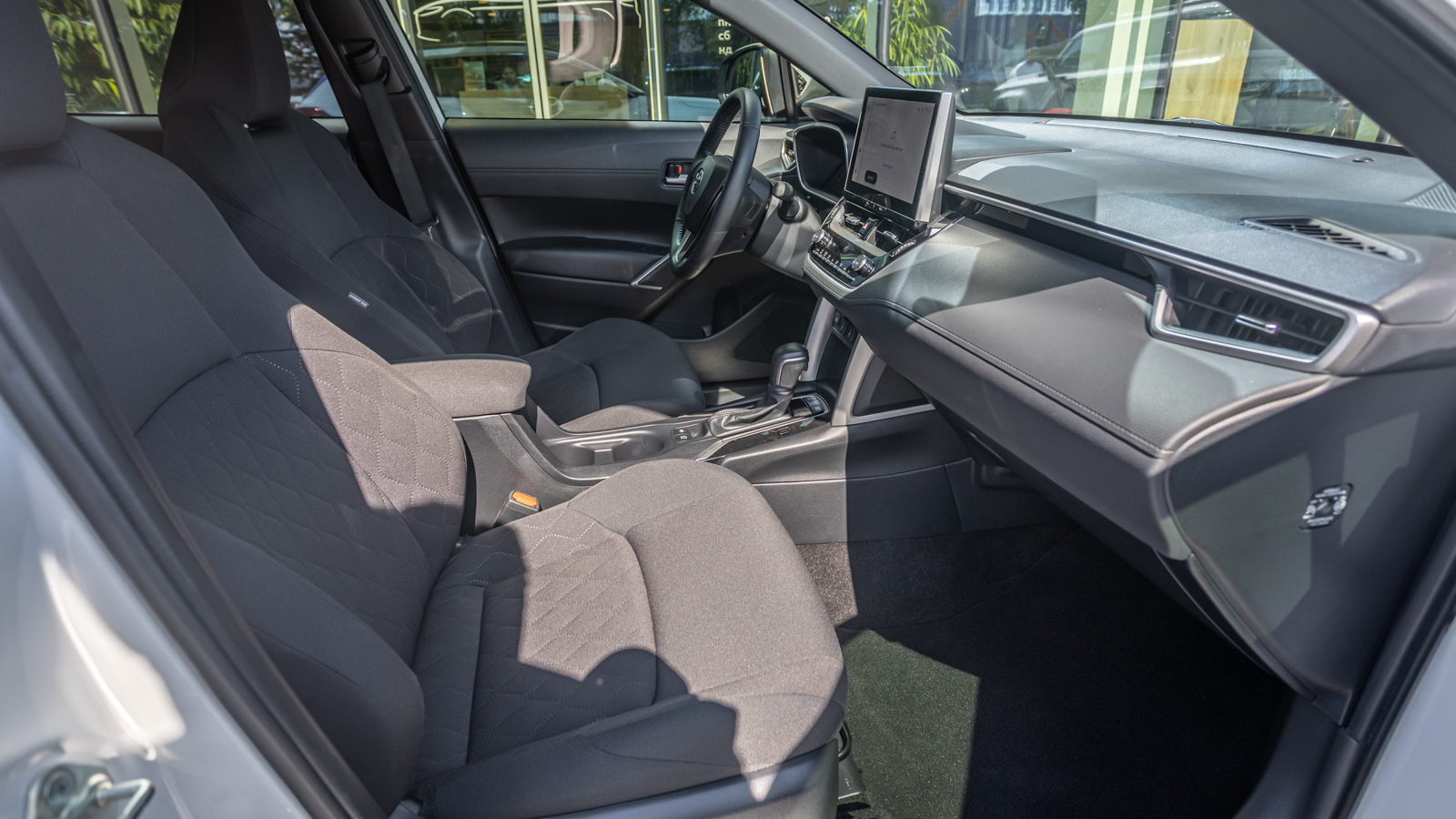 Toyota COROLLA CROSS 2023 року, Універсал, Тойота Центр Дніпро "Алмаз Мотор" на Запорізькому шосе, м.Дніпро | Фото № 6 Toyota COROLLA CROSS 2023 року з пробігом 41227 км, Універсал, Тойота Центр Дніпро "Алмаз Мотор" на Запорізькому шосе, м.Дніпро - 1550000 ГРН | Фото № 6