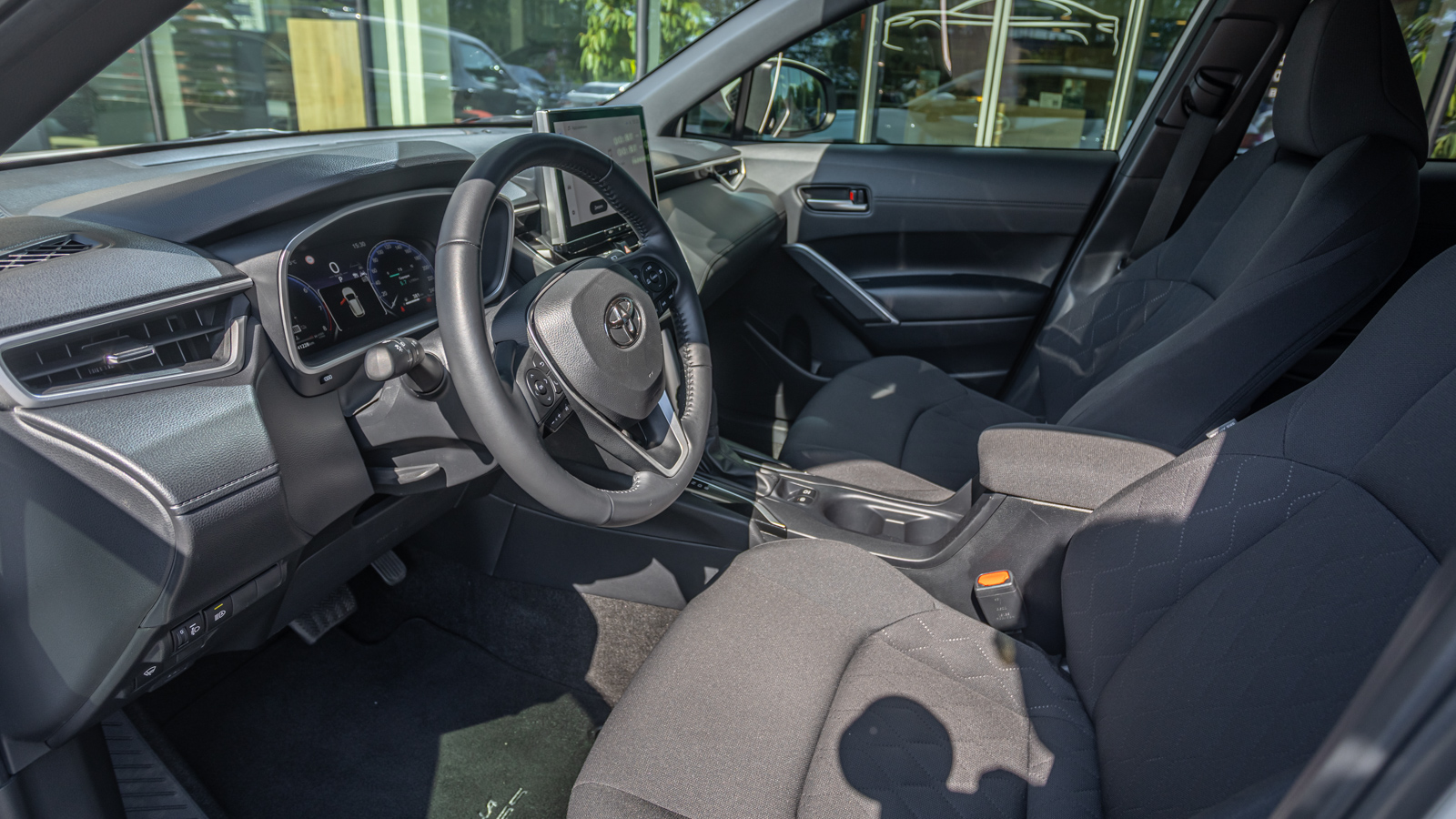 Toyota COROLLA CROSS 2023 року, Універсал, Тойота Центр Дніпро "Алмаз Мотор" на Запорізькому шосе, м.Дніпро | Фото № 14 Toyota COROLLA CROSS 2023 року з пробігом 41227 км, Універсал, Тойота Центр Дніпро "Алмаз Мотор" на Запорізькому шосе, м.Дніпро - 1550000 ГРН | Фото № 14