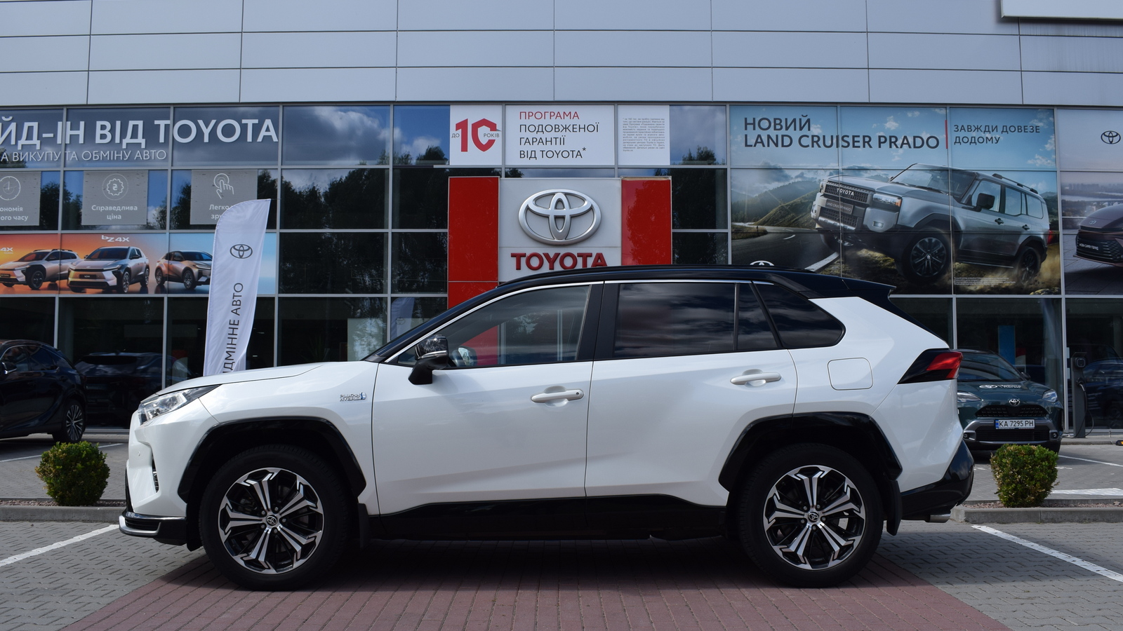 Toyota RAV4 Plug-In 2021 року, Ліфтбек, Тойота Центр Житомир "Стар - Кар", м.Житомир | Фото № 3 Toyota RAV4 Plug-In 2021 року з пробігом 112282 км, Ліфтбек, Тойота Центр Житомир "Стар - Кар", м.Житомир - 1926210 ГРН | Фото № 3