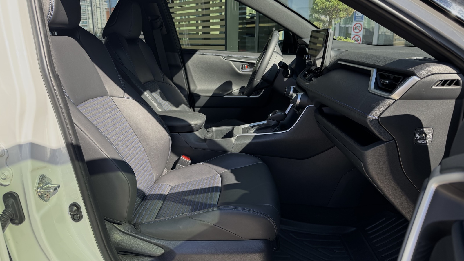 Toyota RAV4 2024 року, Універсал, Тойота Центр Чернігів "Соллі-Плюс", м.Чернігів | Фото № 6 Toyota RAV4 2024 року з пробігом 44938 км, Універсал, Тойота Центр Чернігів "Соллі-Плюс", м.Чернігів - 1700000 ГРН | Фото № 6