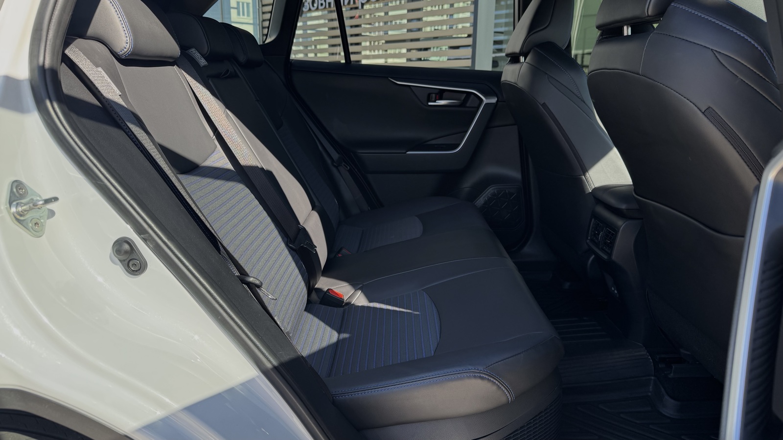 Toyota RAV4 2024 року, Універсал, Тойота Центр Чернігів "Соллі-Плюс", м.Чернігів | Фото № 7 Toyota RAV4 2024 року з пробігом 44938 км, Універсал, Тойота Центр Чернігів "Соллі-Плюс", м.Чернігів - 1700000 ГРН | Фото № 7
