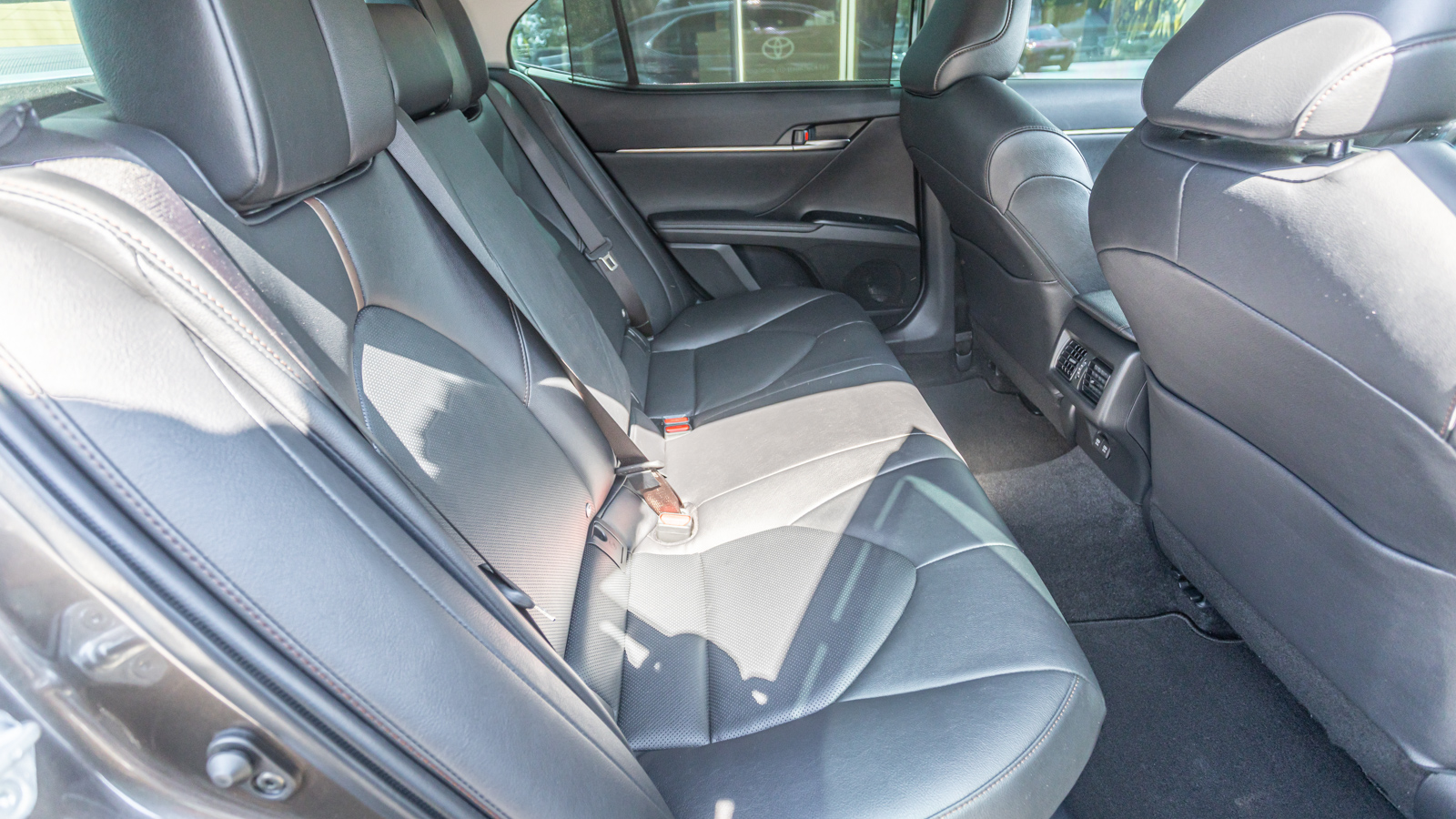 Toyota CAMRY 2020 року, Седан, Тойота Центр Дніпро "Алмаз Мотор" на Запорізькому шосе, м.Дніпро | Фото № 7 Toyota CAMRY 2020 року з пробігом 72292 км, Седан, Тойота Центр Дніпро "Алмаз Мотор" на Запорізькому шосе, м.Дніпро - 1280000 ГРН | Фото № 7