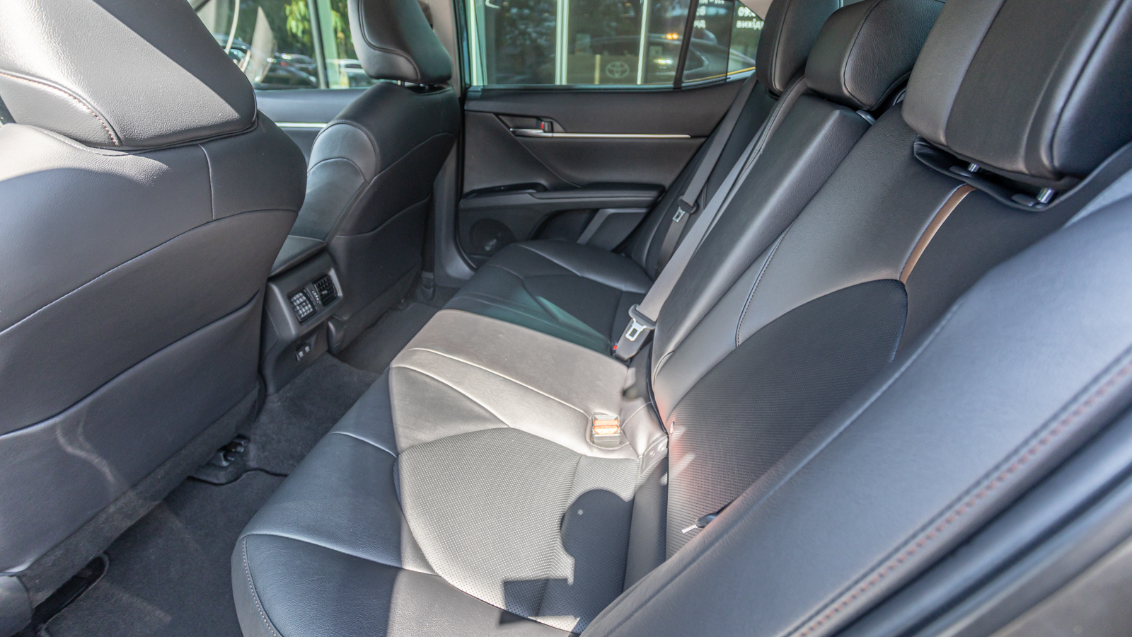 Toyota CAMRY 2020 року, Седан, Тойота Центр Дніпро "Алмаз Мотор" на Запорізькому шосе, м.Дніпро | Фото № 11 Toyota CAMRY 2020 року з пробігом 72292 км, Седан, Тойота Центр Дніпро "Алмаз Мотор" на Запорізькому шосе, м.Дніпро - 1280000 ГРН | Фото № 11