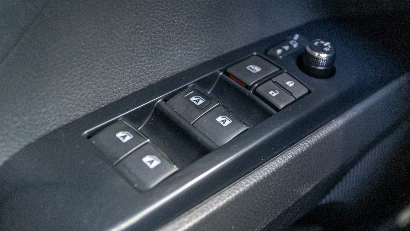 Toyota CAMRY 2020 року, Седан, Тойота Центр Дніпро "Алмаз Мотор" на Запорізькому шосе, м.Дніпро | Фото № 20 Toyota CAMRY 2020 року з пробігом 72292 км, Седан, Тойота Центр Дніпро "Алмаз Мотор" на Запорізькому шосе, м.Дніпро - 1280000 ГРН | Фото № 20