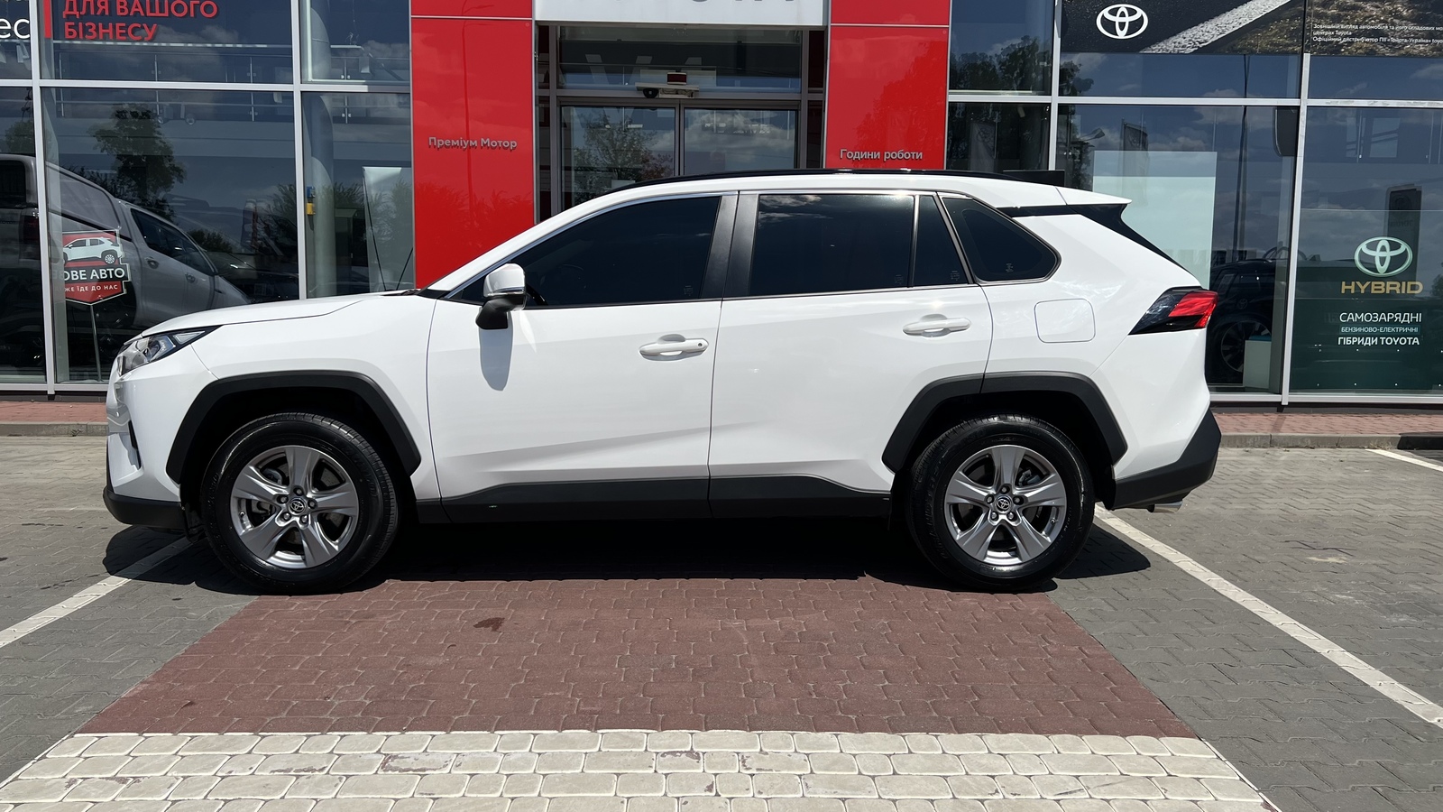 Toyota RAV4 2024 року, Універсал, Тойота Центр Вінниця "Преміум Мотор", м.Вінниця | Фото № 3 Toyota RAV4 2024 року з пробігом 37782 км, Універсал, Тойота Центр Вінниця "Преміум Мотор", м.Вінниця - 1620000 ГРН | Фото № 3