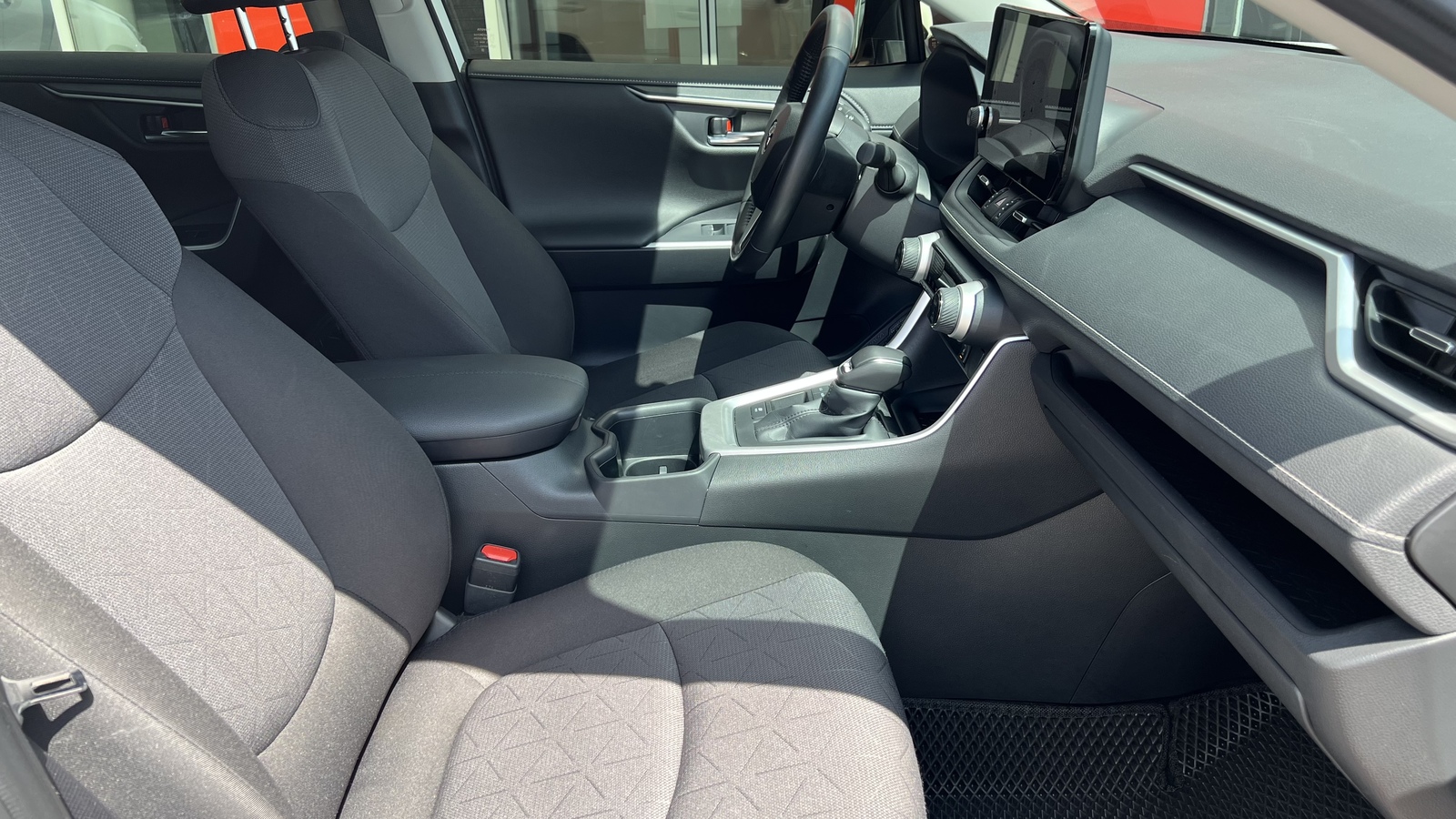 Toyota RAV4 2024 року, Універсал, Тойота Центр Вінниця "Преміум Мотор", м.Вінниця | Фото № 6 Toyota RAV4 2024 року з пробігом 37782 км, Універсал, Тойота Центр Вінниця "Преміум Мотор", м.Вінниця - 1620000 ГРН | Фото № 6