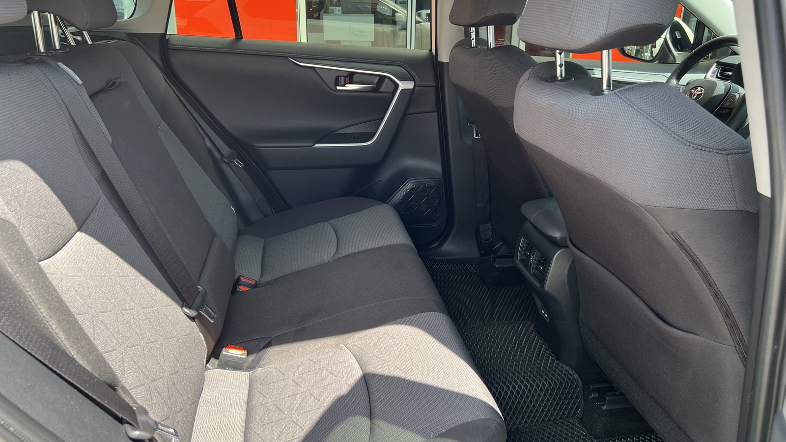 Toyota RAV4 2024 року, Універсал, Тойота Центр Вінниця "Преміум Мотор", м.Вінниця | Фото № 7 Toyota RAV4 2024 року з пробігом 37782 км, Універсал, Тойота Центр Вінниця "Преміум Мотор", м.Вінниця - 1620000 ГРН | Фото № 7