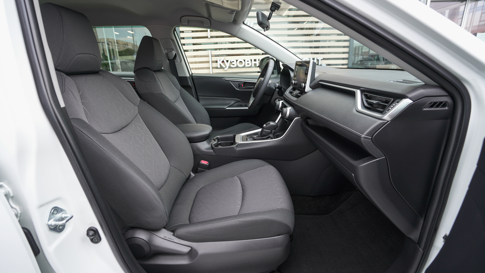 Toyota RAV4 2019 року, Універсал, Тойота Центр Львів "Діамант", м.Львів | Фото № 6 Toyota RAV4 2019 року з пробігом 60585 км, Універсал, Тойота Центр Львів "Діамант", м.Львів - 1195150 ГРН | Фото № 6