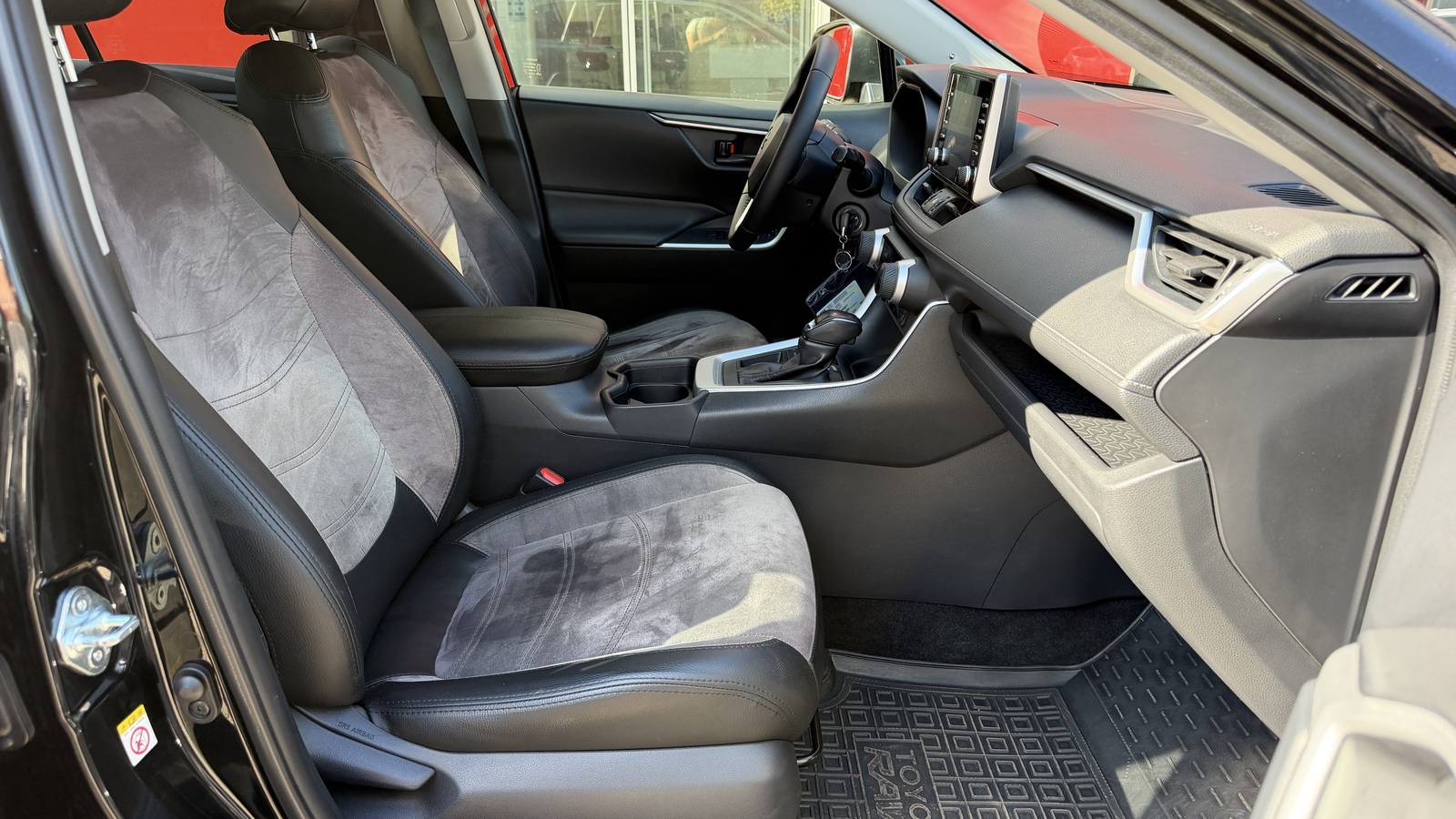 Toyota RAV4 2019 року, Універсал, Тойота Центр Кривий Ріг "Алмаз Сістем", м.Кривий Ріг | Фото № 6 Toyota RAV4 2019 року з пробігом 197598 км, Універсал, Тойота Центр Кривий Ріг "Алмаз Сістем", м.Кривий Ріг - 929500 ГРН | Фото № 6