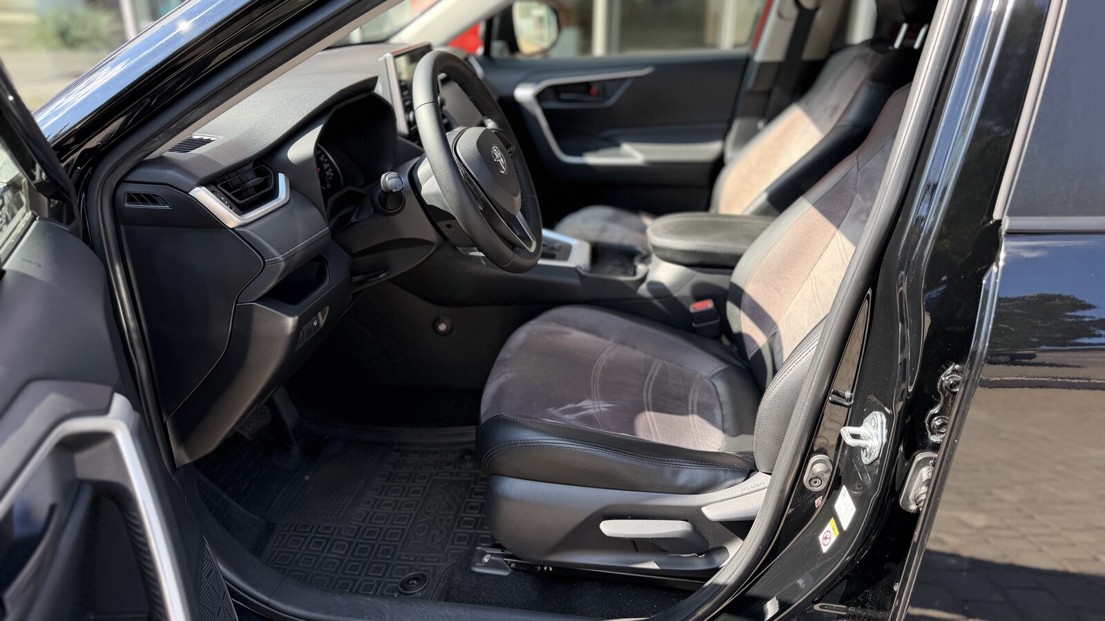 Toyota RAV4 2019 року, Універсал, Тойота Центр Кривий Ріг "Алмаз Сістем", м.Кривий Ріг | Фото № 12 Toyota RAV4 2019 року з пробігом 197598 км, Універсал, Тойота Центр Кривий Ріг "Алмаз Сістем", м.Кривий Ріг - 929500 ГРН | Фото № 12